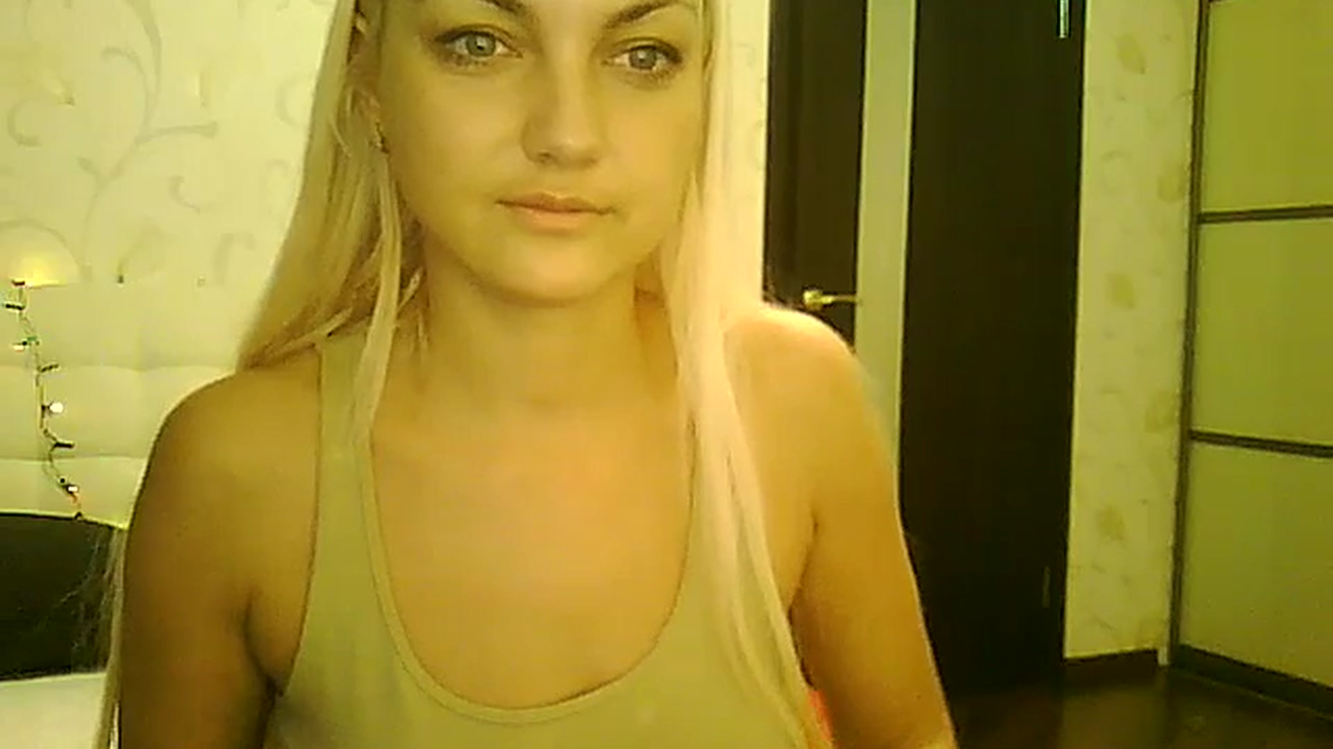 Gallery image thumbnail from AlissaMay's myfreecams stream on, 12/25/2023, 10:19 image 12 of 20