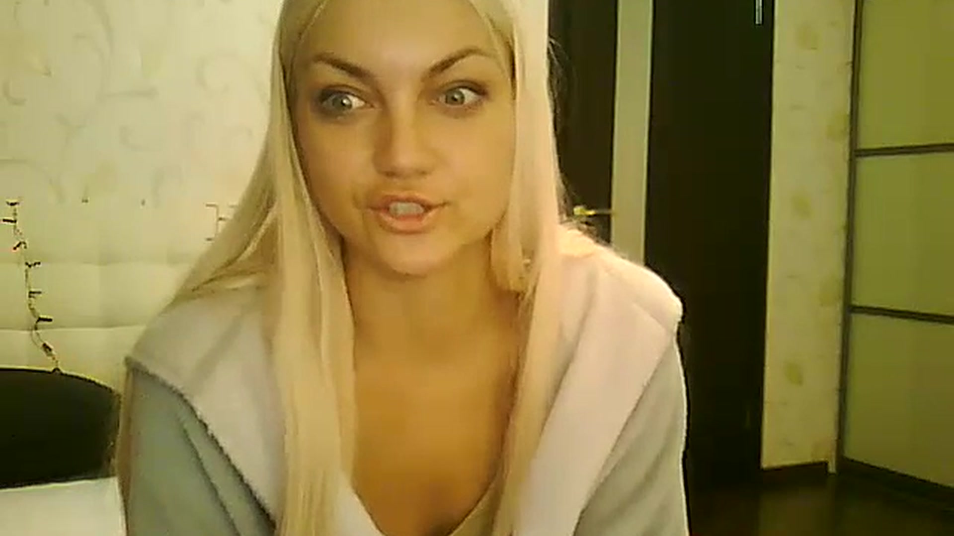Gallery image thumbnail from AlissaMay's myfreecams stream on, 12/25/2023, 11:07 image 7 of 20