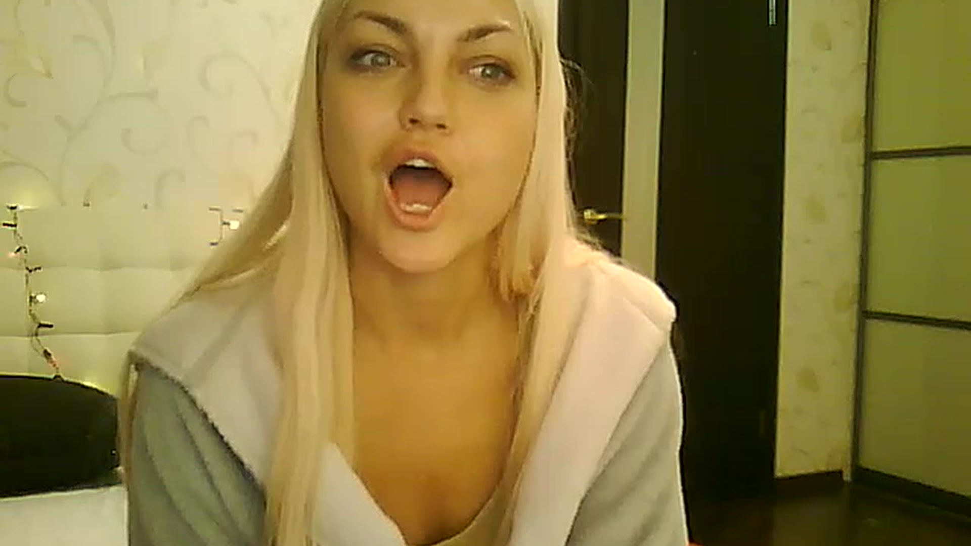 Gallery image thumbnail from AlissaMay's myfreecams stream on, 12/25/2023, 11:07 image 9 of 20