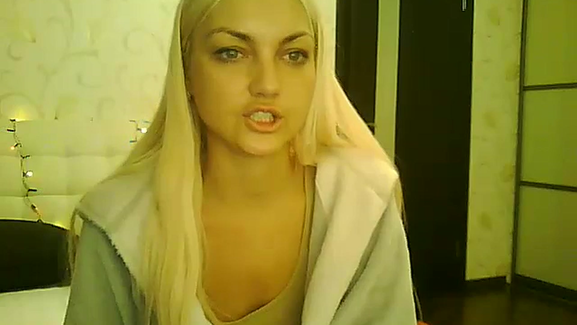 Gallery image thumbnail from AlissaMay's myfreecams stream on, 12/25/2023, 11:07 image 5 of 20