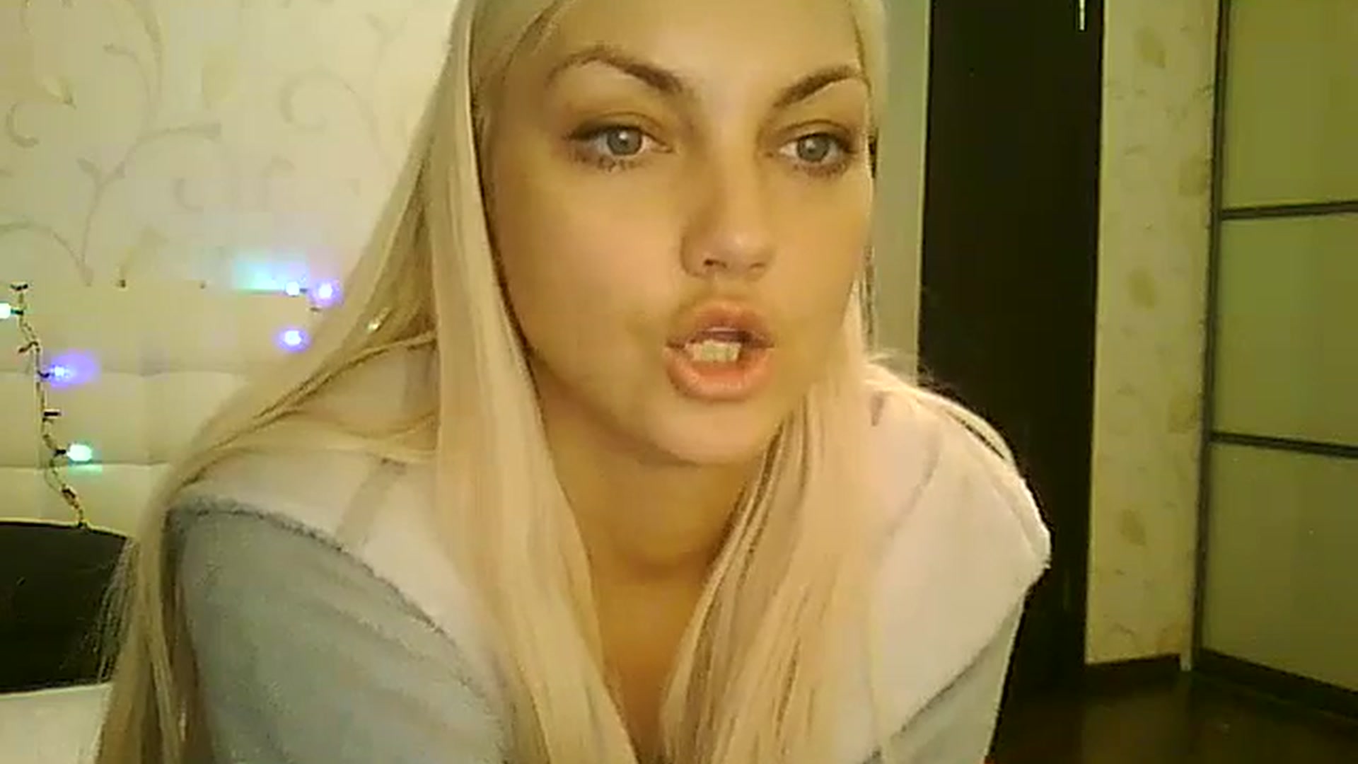 Gallery image thumbnail from AlissaMay's myfreecams stream on, 12/25/2023, 11:07 image 19 of 20