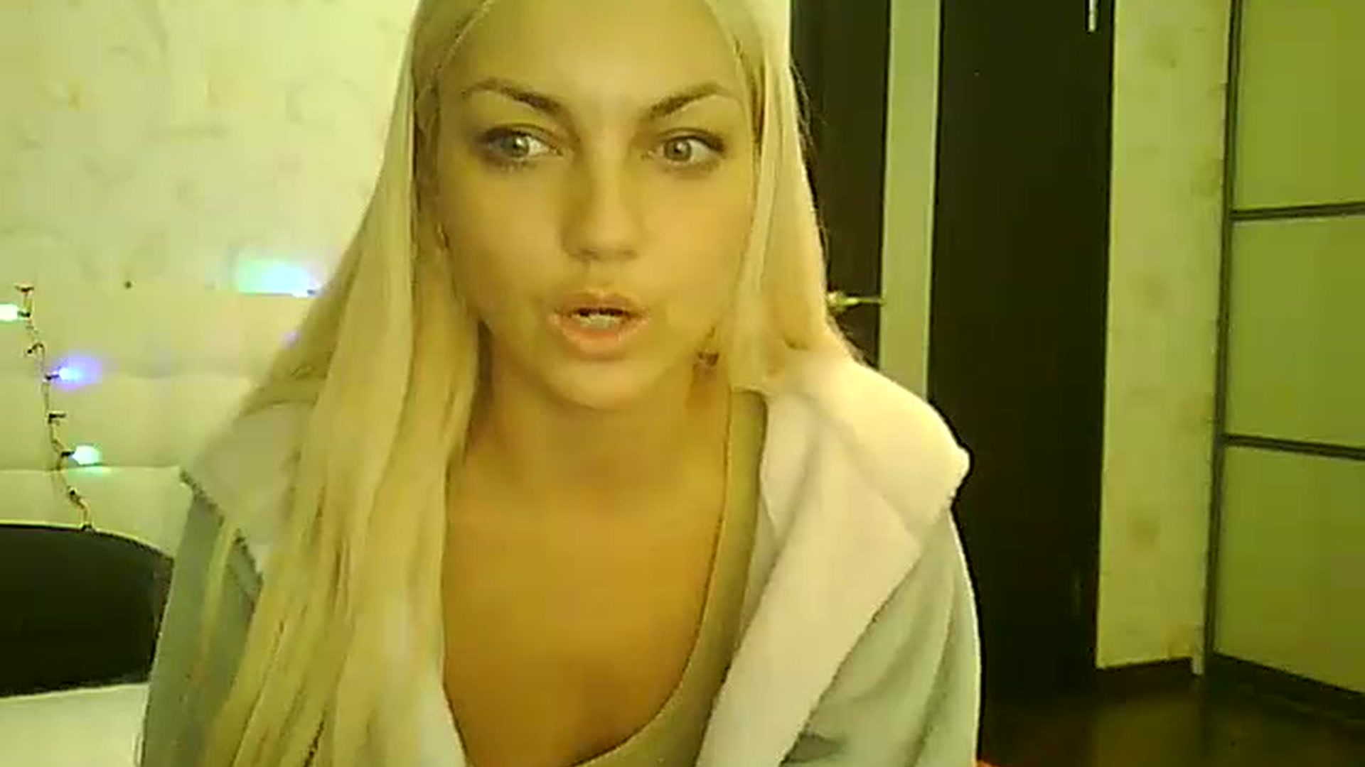 Gallery image thumbnail from AlissaMay's myfreecams stream on, 12/25/2023, 11:07 image 1 of 20