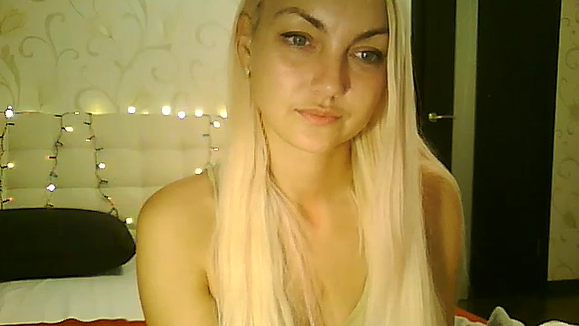 Gallery image thumbnail from AlissaMay's myfreecams stream on, 12/25/2023, 18:46 image 20 of 20