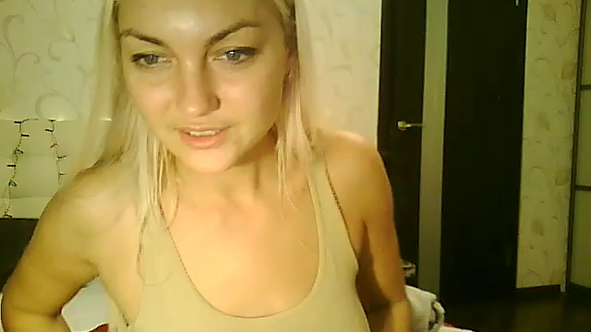 Gallery image thumbnail from AlissaMay's myfreecams stream on, 12/25/2023, 18:46 image 12 of 20