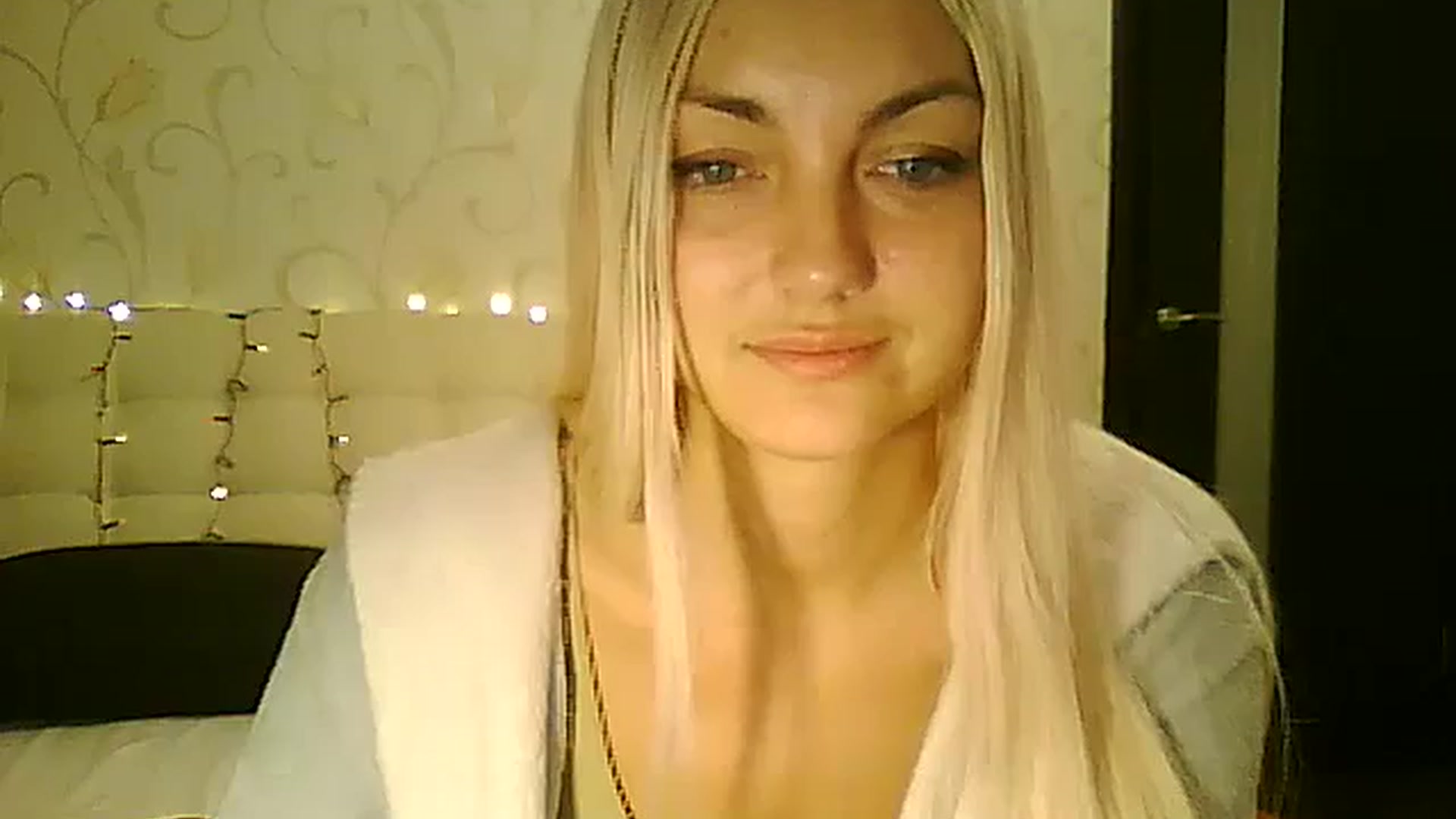 Gallery image thumbnail from AlissaMay's myfreecams stream on, 12/25/2023, 20:29 image 13 of 20