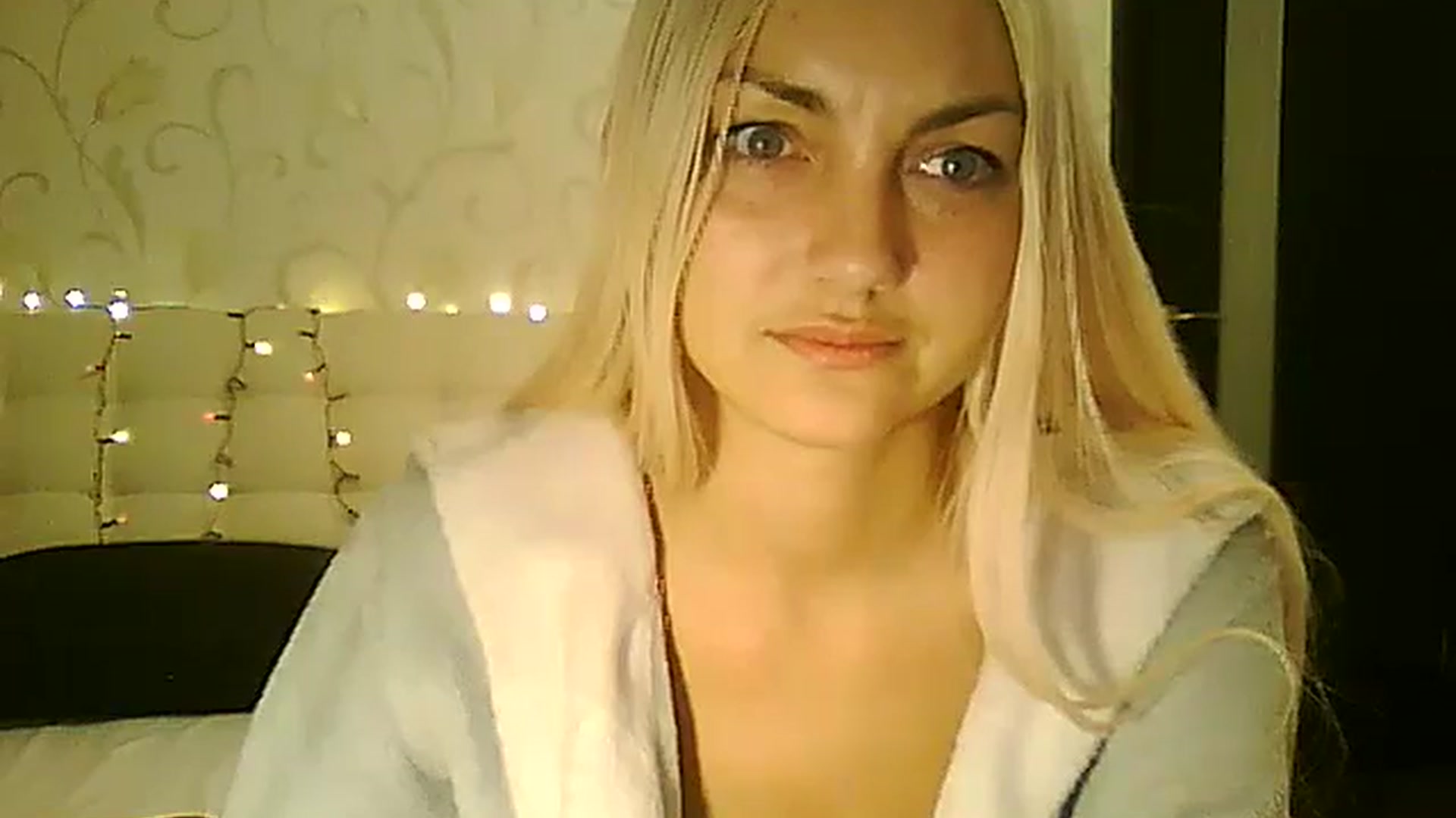Gallery image thumbnail from AlissaMay's myfreecams stream on, 12/25/2023, 20:29 image 2 of 20