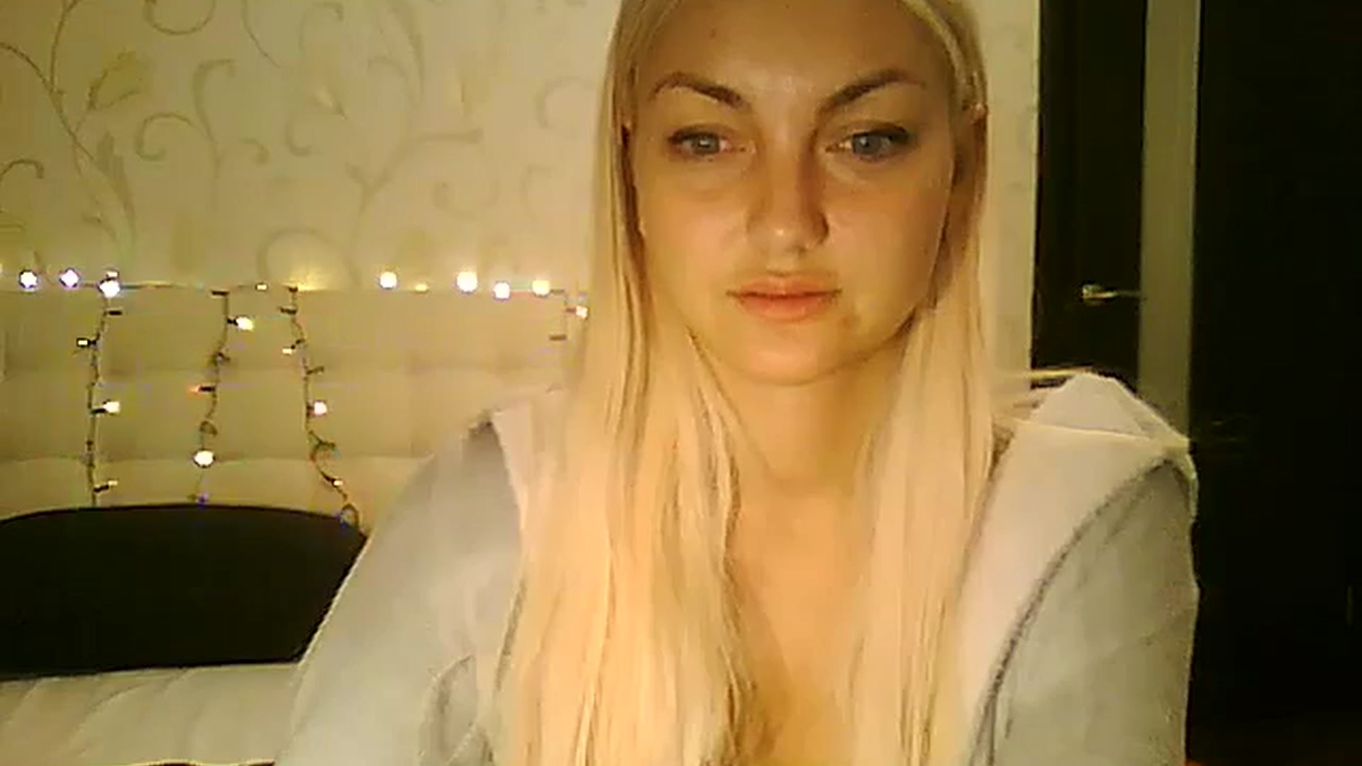 Gallery image thumbnail from AlissaMay's myfreecams stream on, 12/25/2023, 22:05 image 4 of 20