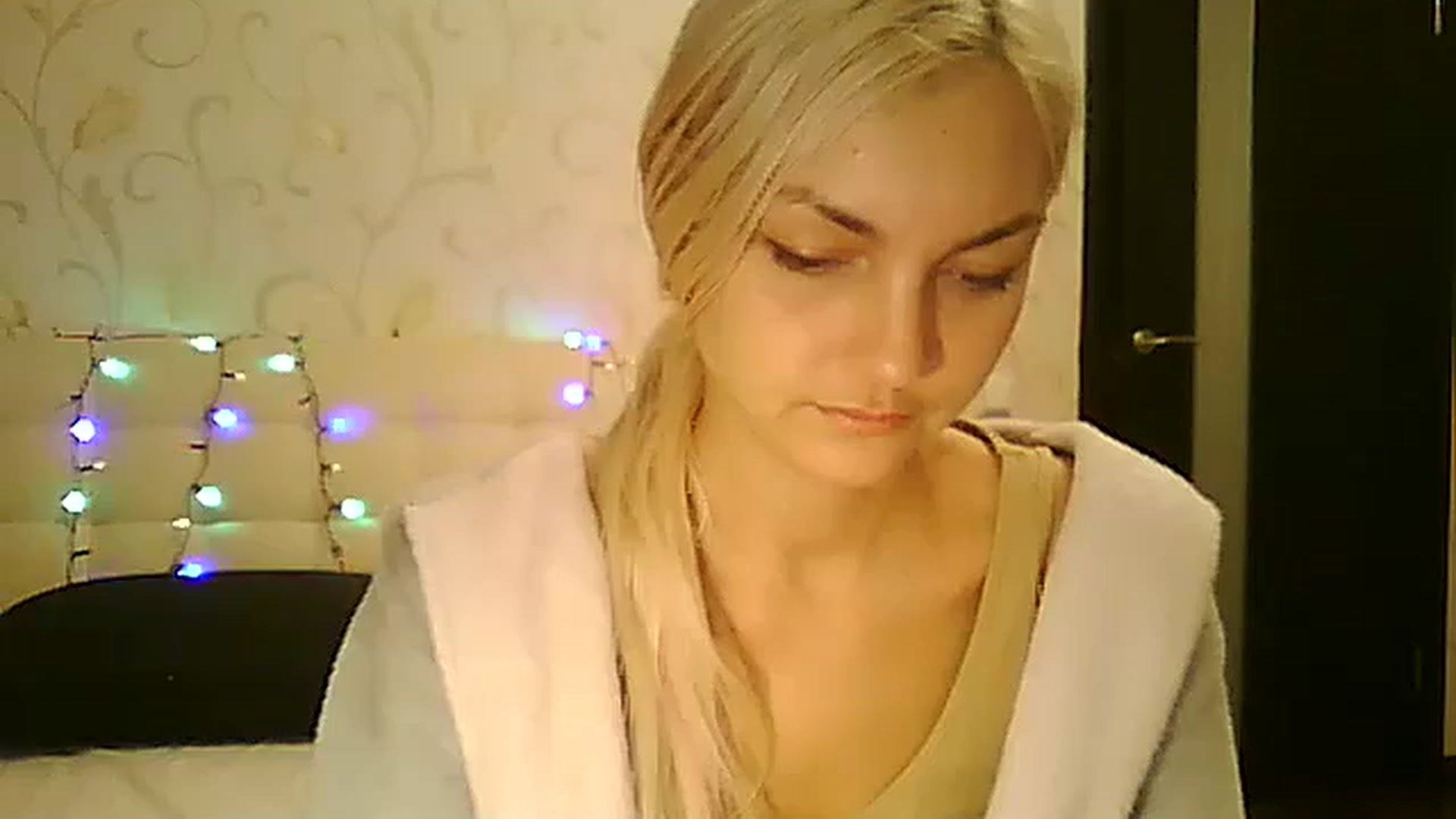 Gallery image thumbnail from AlissaMay's myfreecams stream on, 12/26/2023, 13:18 image 5 of 20