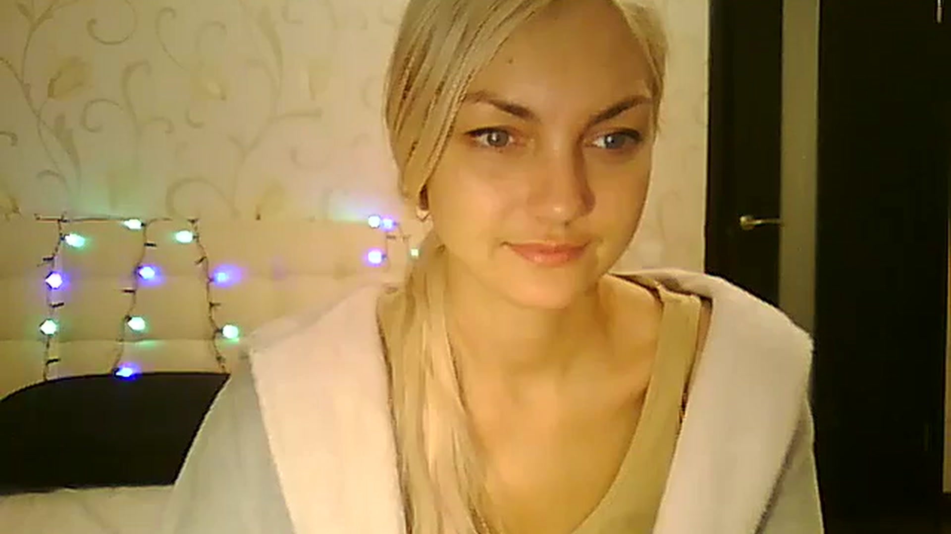 Gallery image thumbnail from AlissaMay's myfreecams stream on, 12/26/2023, 13:18 image 3 of 20