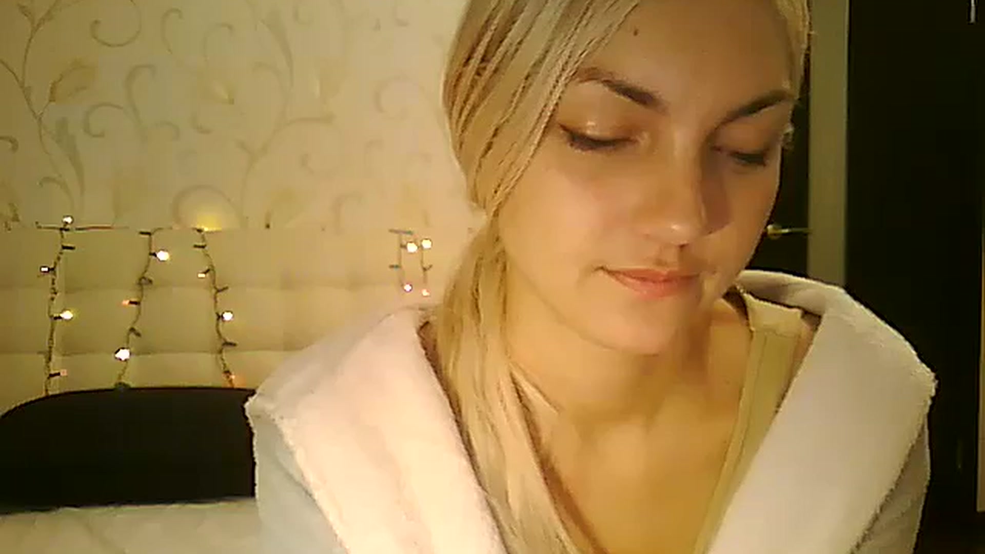 Gallery image thumbnail from AlissaMay's myfreecams stream on, 12/26/2023, 13:18 image 15 of 20