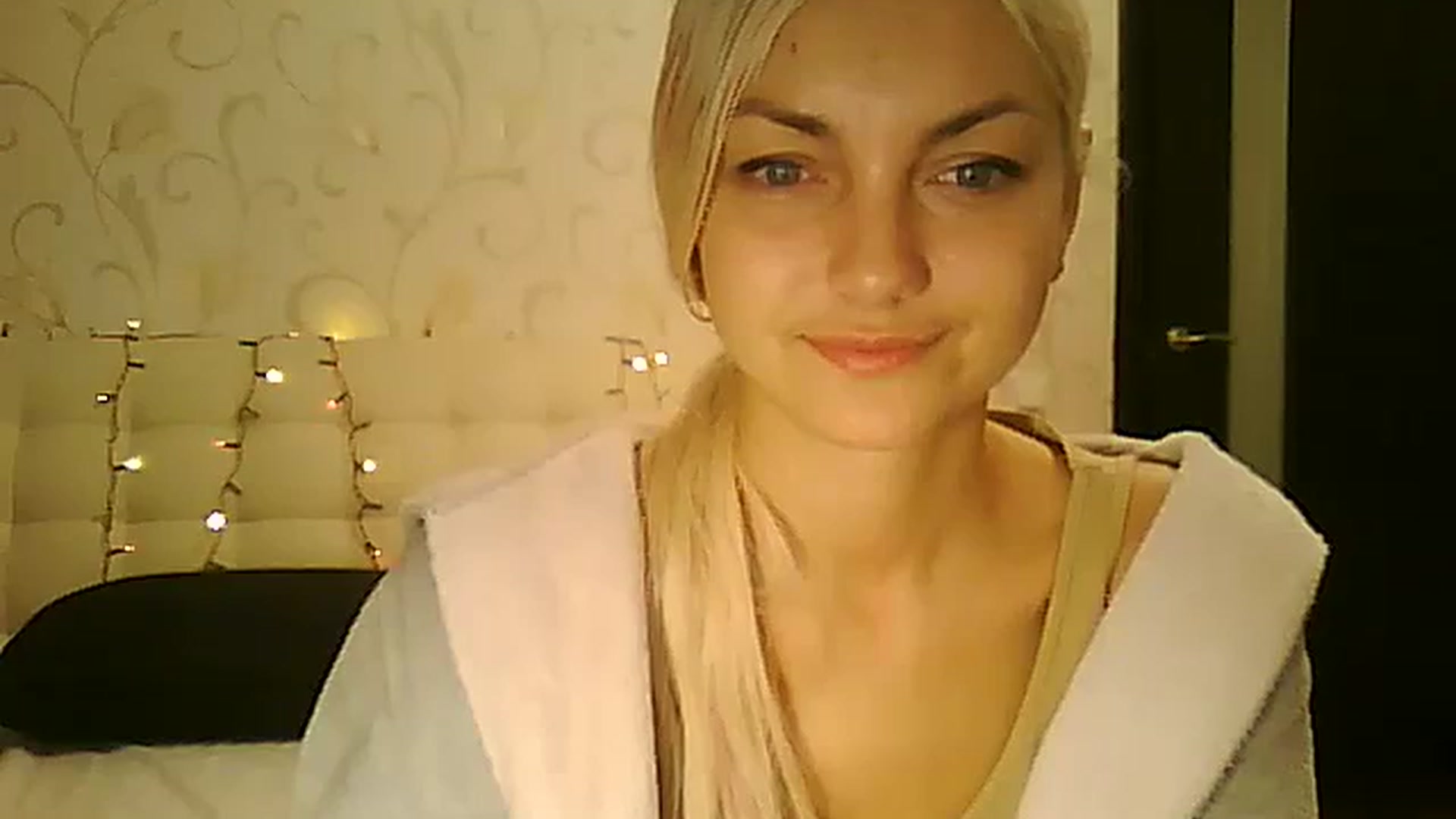Gallery image thumbnail from AlissaMay's myfreecams stream on, 12/26/2023, 13:18 image 20 of 20