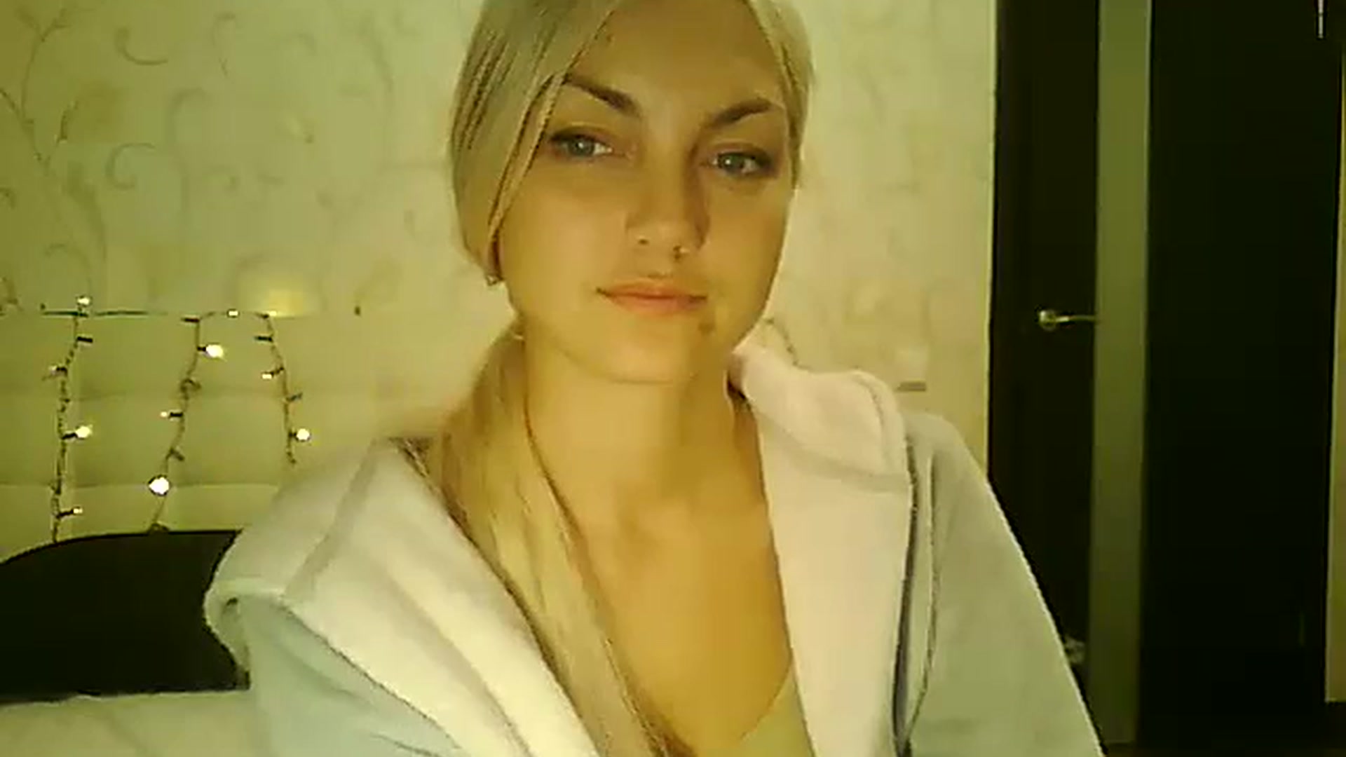 Gallery image thumbnail from AlissaMay's myfreecams stream on, 12/26/2023, 14:15 image 10 of 20