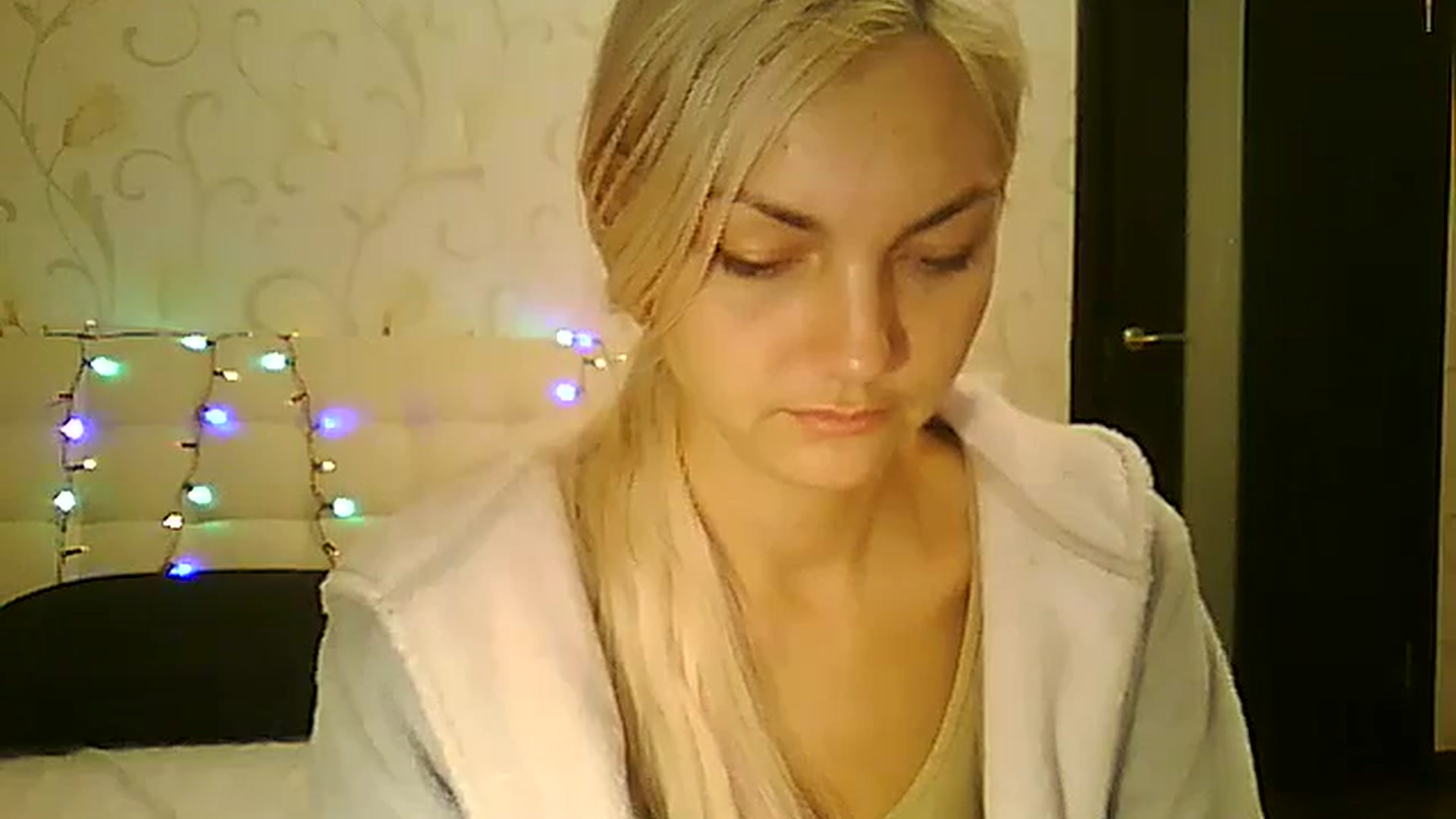 Gallery image thumbnail from AlissaMay's myfreecams stream on, 12/26/2023, 14:15 image 3 of 20