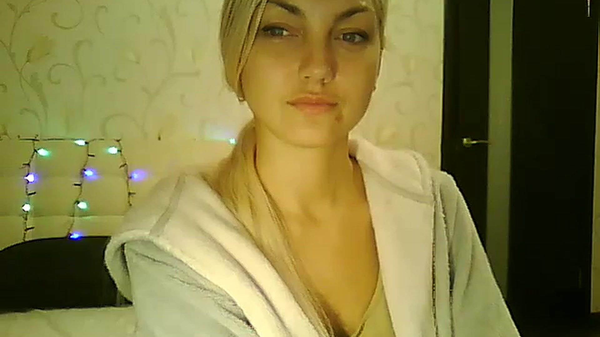 Gallery image thumbnail from AlissaMay's myfreecams stream on, 12/26/2023, 14:15 image 11 of 20