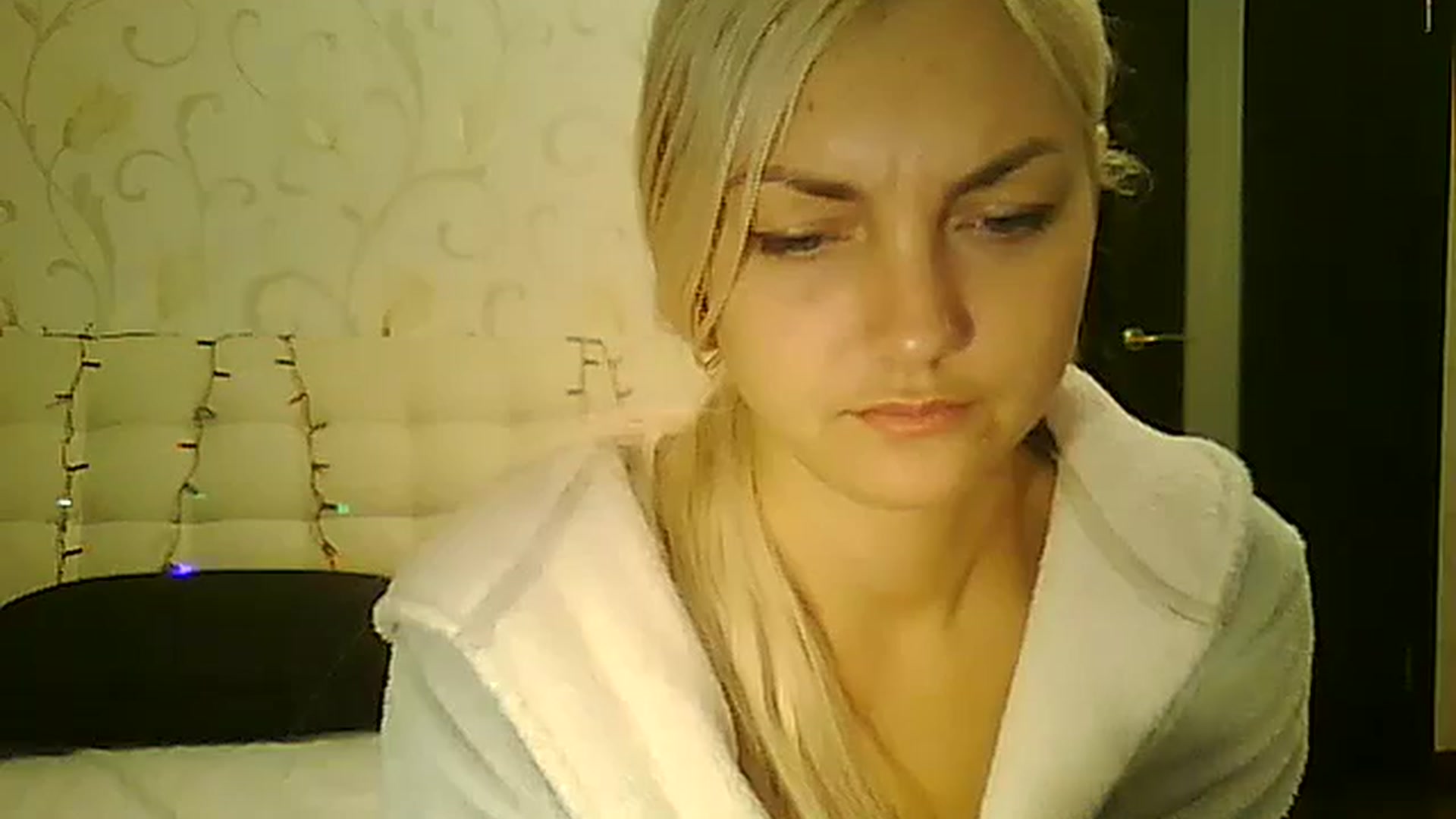 Gallery image thumbnail from AlissaMay's myfreecams stream on, 12/26/2023, 14:15 image 4 of 20