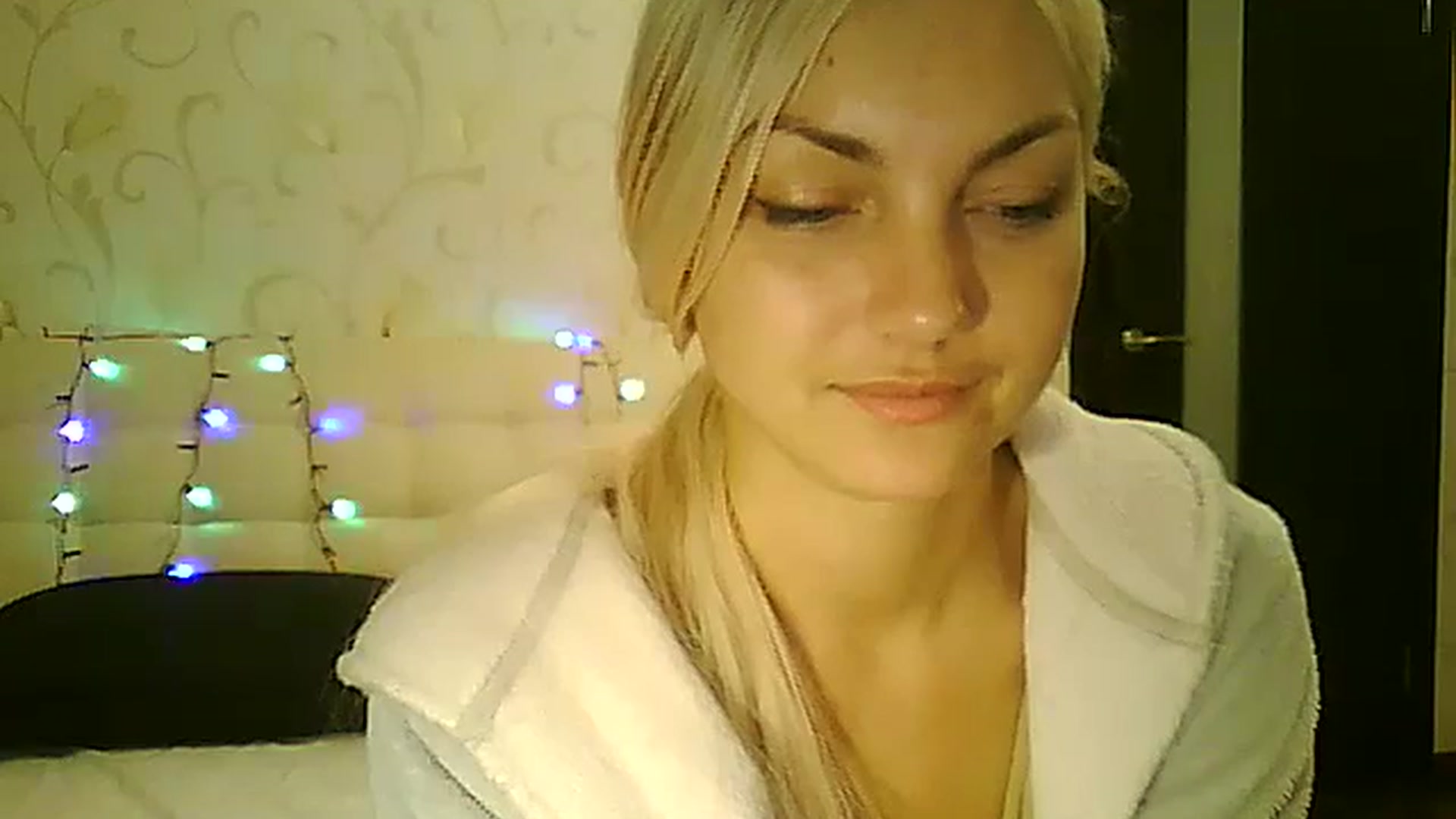 Gallery image thumbnail from AlissaMay's myfreecams stream on, 12/26/2023, 14:15 image 8 of 20