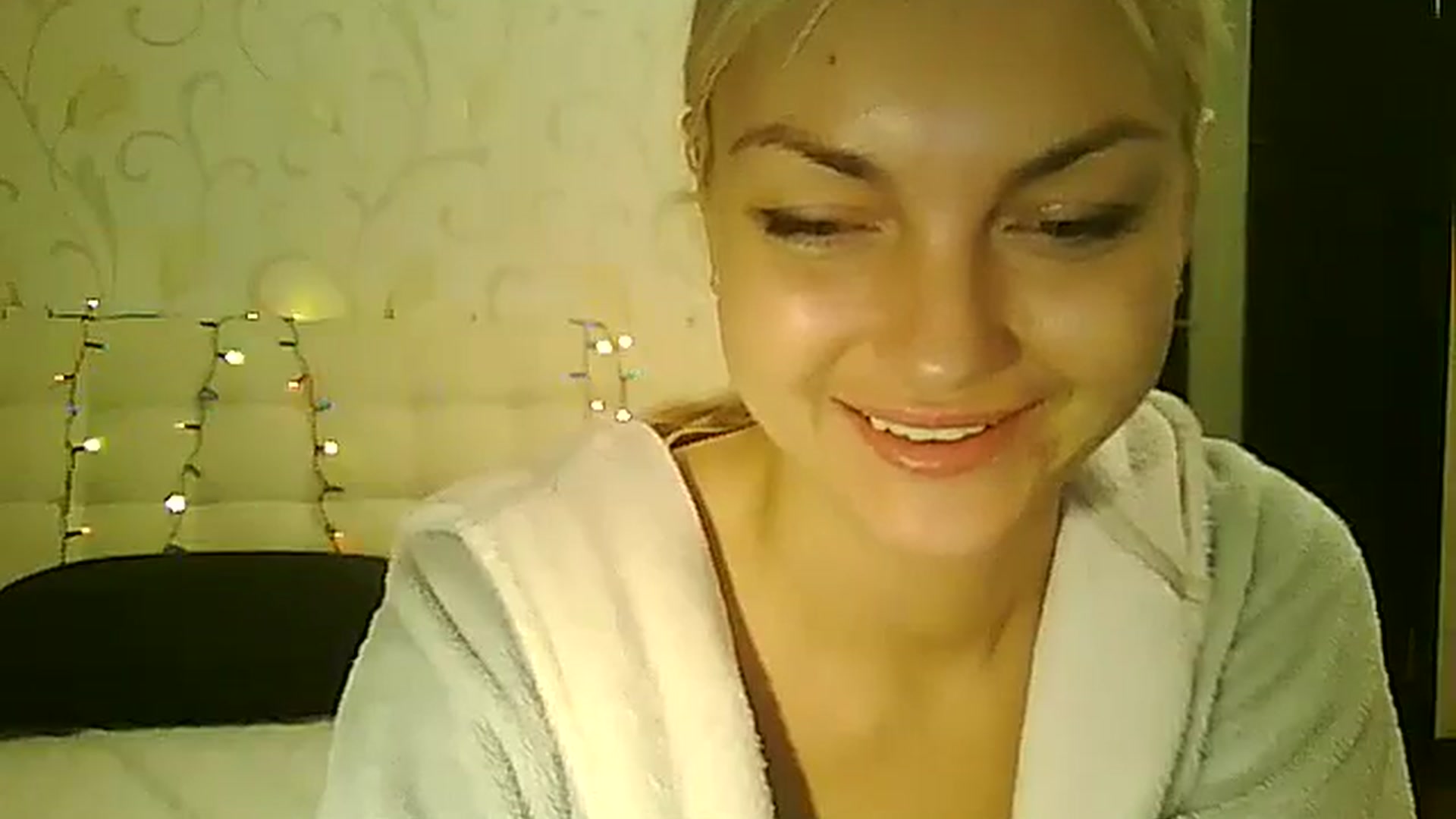 Gallery image thumbnail from AlissaMay's myfreecams stream on, 12/26/2023, 14:15 image 14 of 20