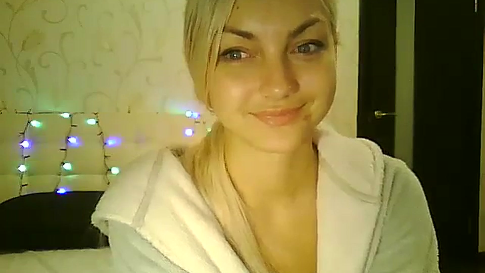 Gallery image thumbnail from AlissaMay's myfreecams stream on, 12/26/2023, 14:15 image 13 of 20