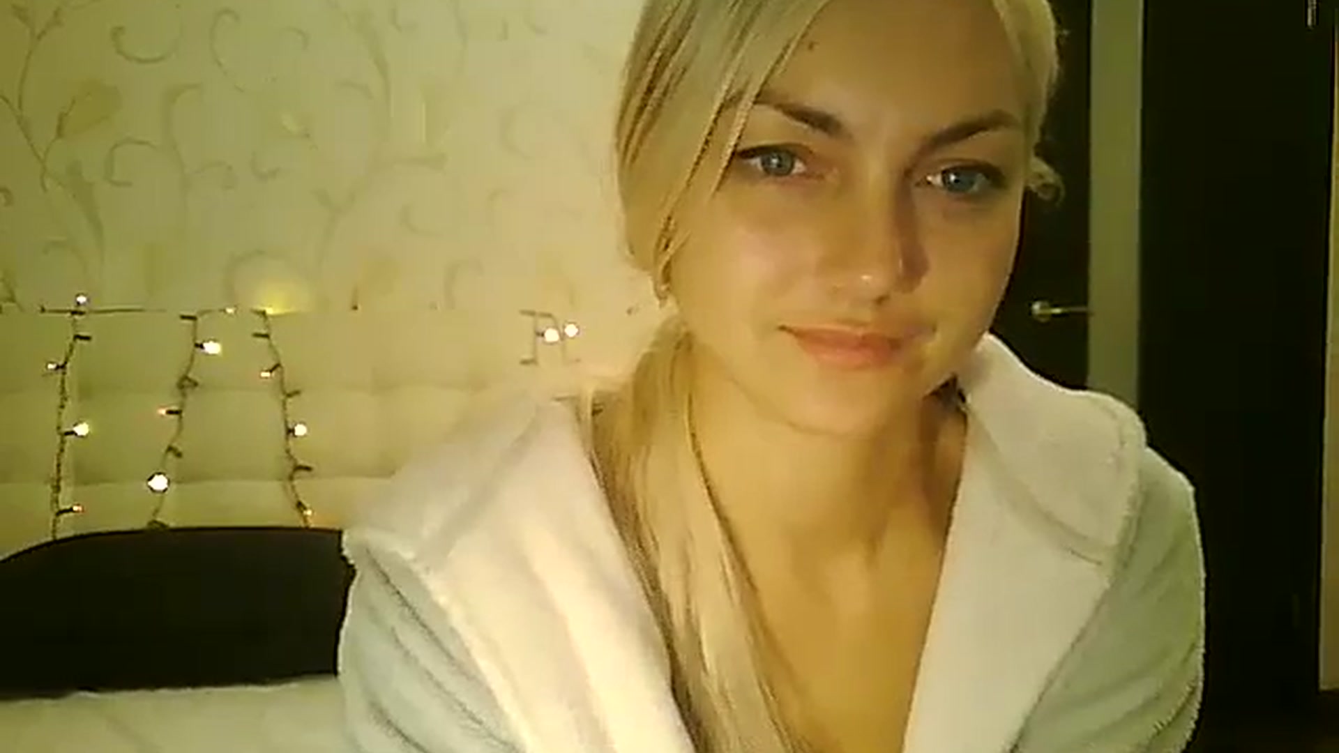 Gallery image thumbnail from AlissaMay's myfreecams stream on, 12/26/2023, 14:15 image 5 of 20