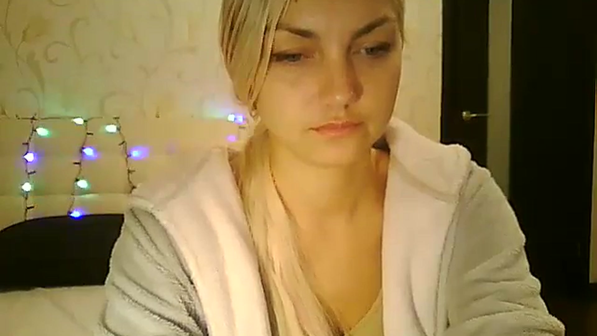 Gallery image thumbnail from AlissaMay's myfreecams stream on, 12/26/2023, 14:15 image 2 of 20