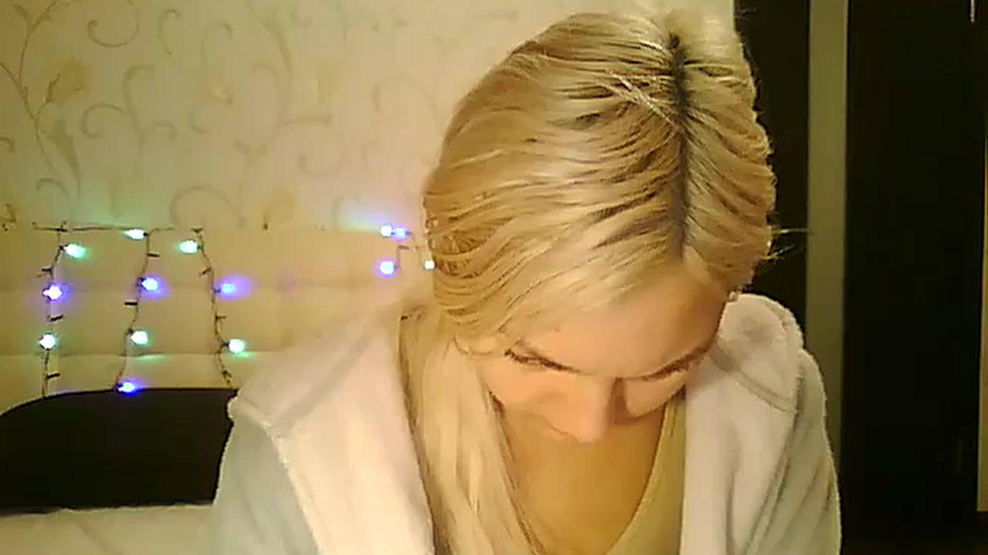 Gallery image thumbnail from AlissaMay's myfreecams stream on, 12/26/2023, 14:15 image 1 of 20