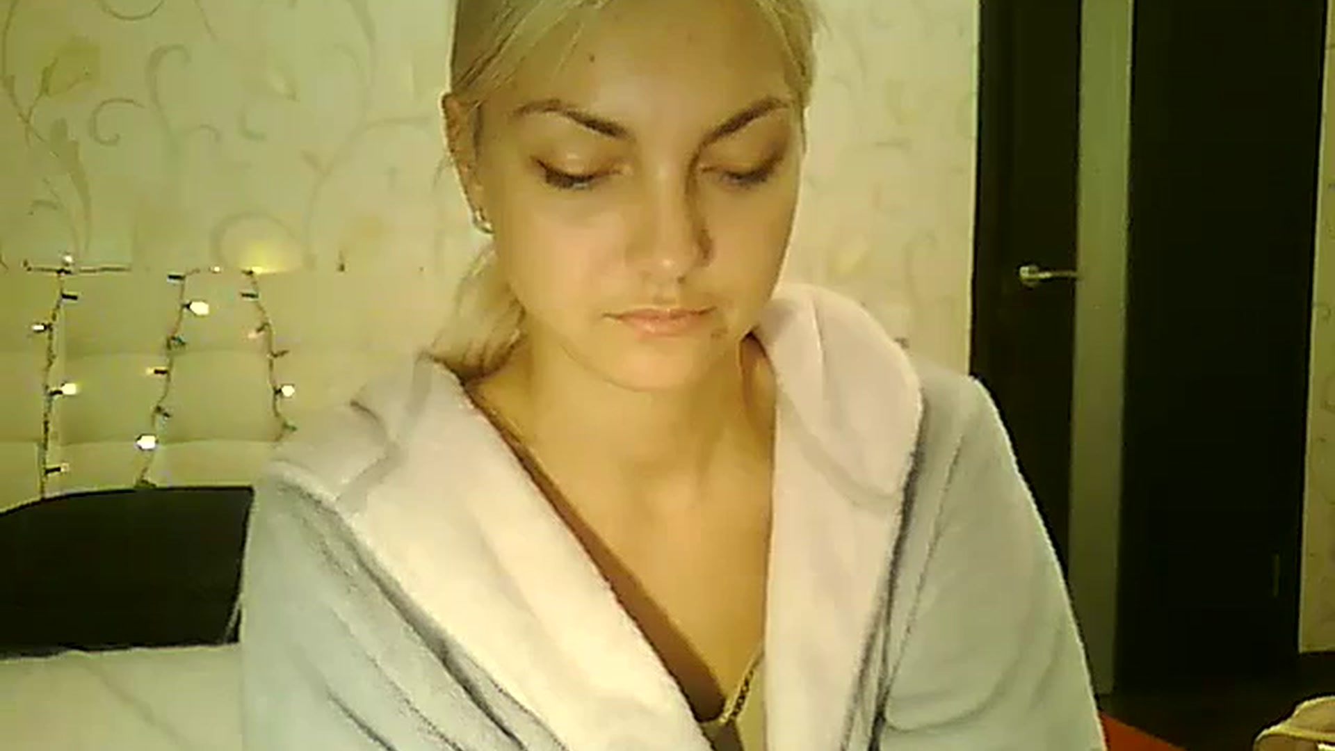 Gallery image thumbnail from AlissaMay's myfreecams stream on, 12/26/2023, 15:04 image 2 of 20