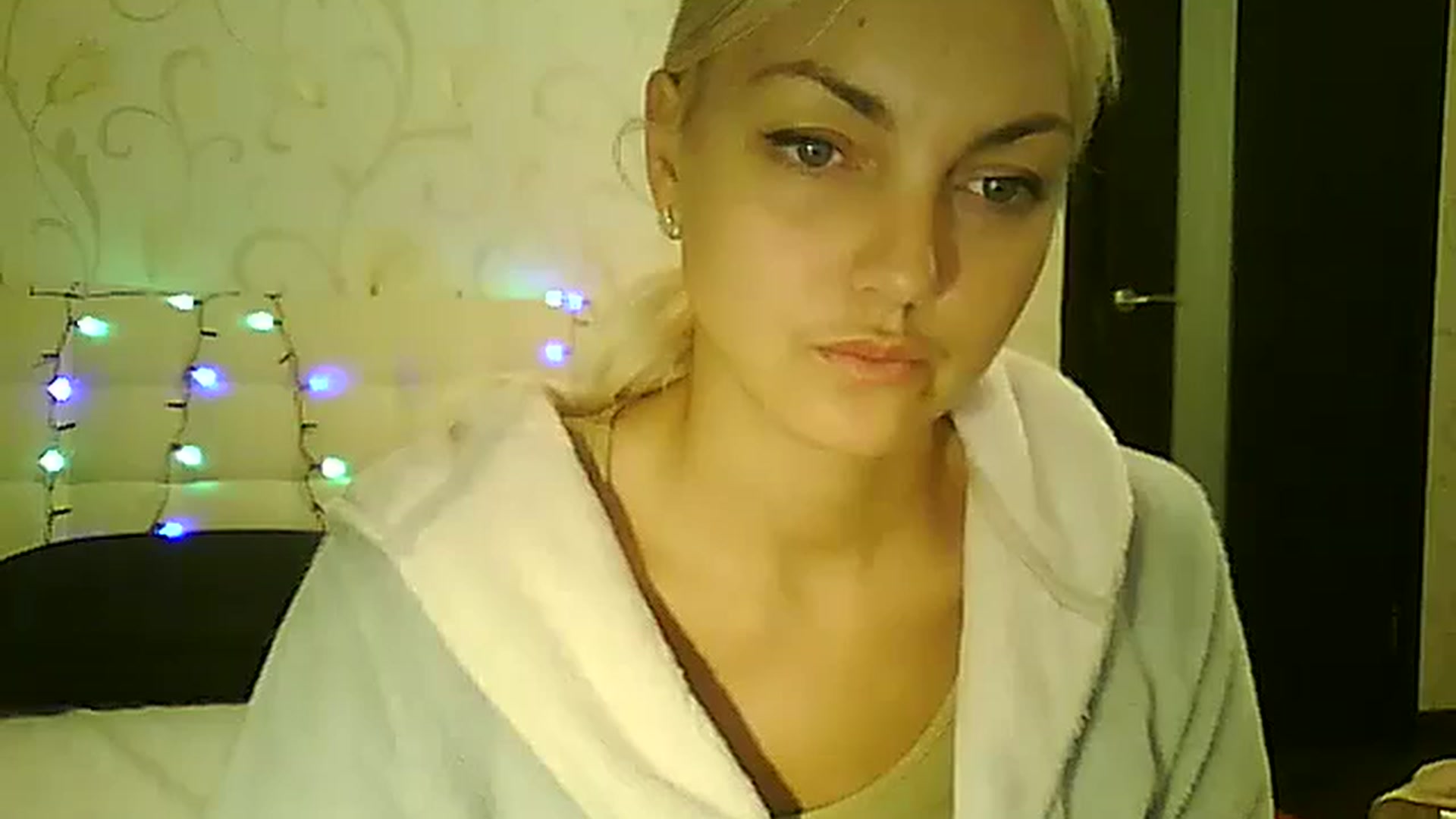 Gallery image thumbnail from AlissaMay's myfreecams stream on, 12/26/2023, 15:04 image 6 of 20