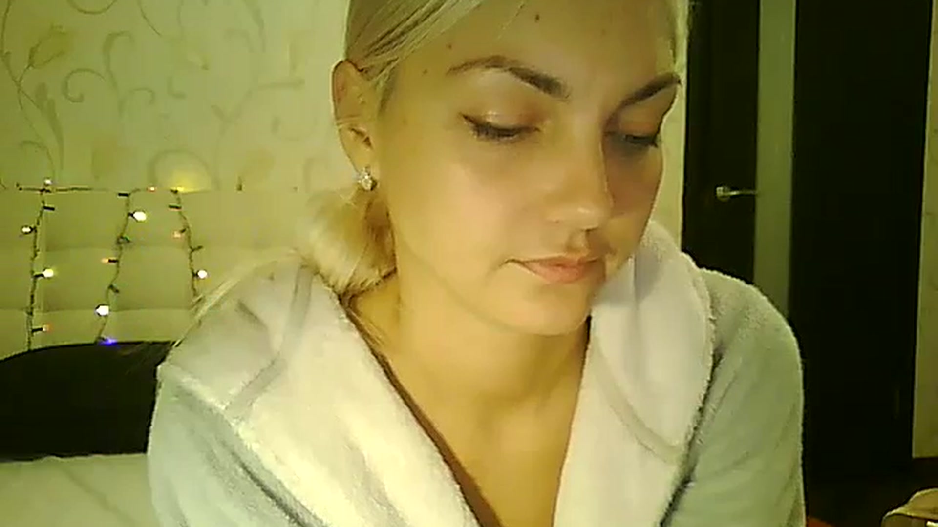 Gallery image thumbnail from AlissaMay's myfreecams stream on, 12/26/2023, 15:04 image 3 of 20