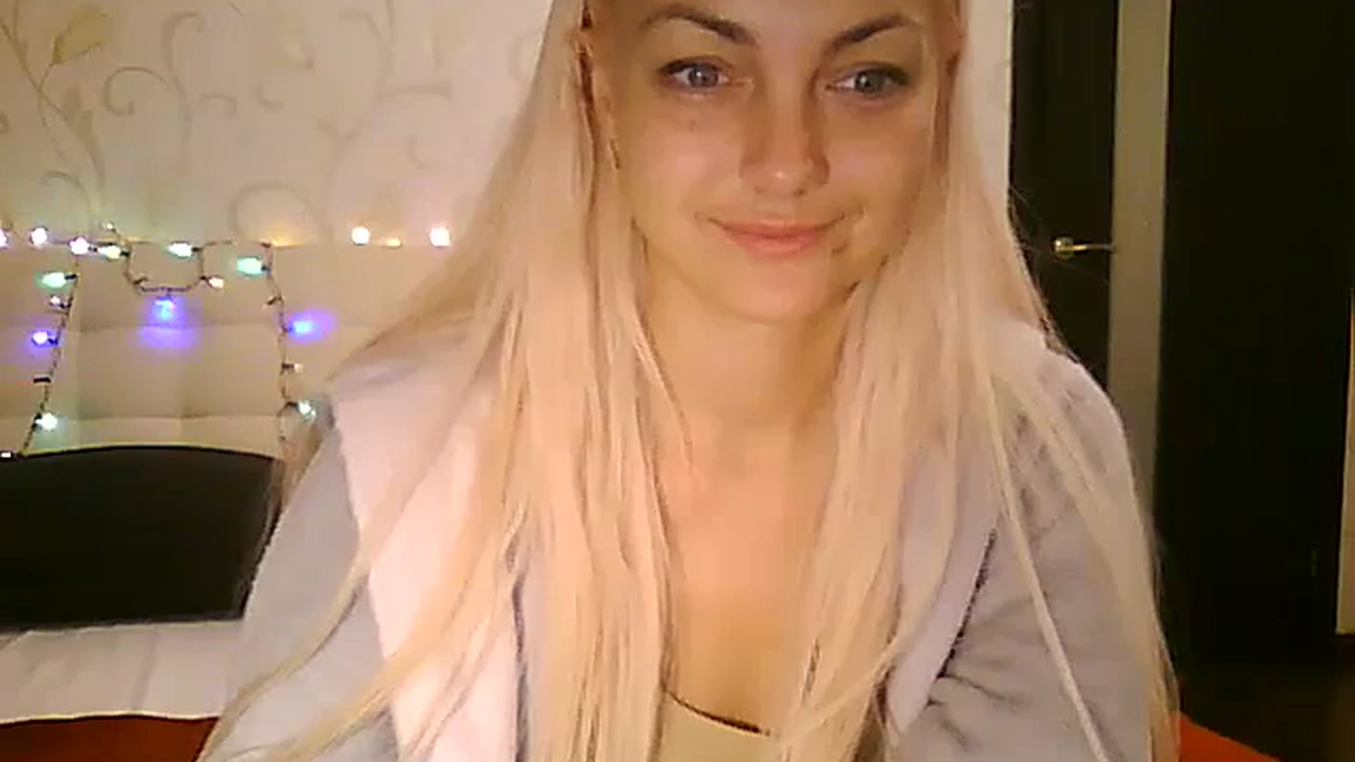 Gallery image thumbnail from AlissaMay's myfreecams stream on, 12/28/2023, 14:27 image 15 of 20