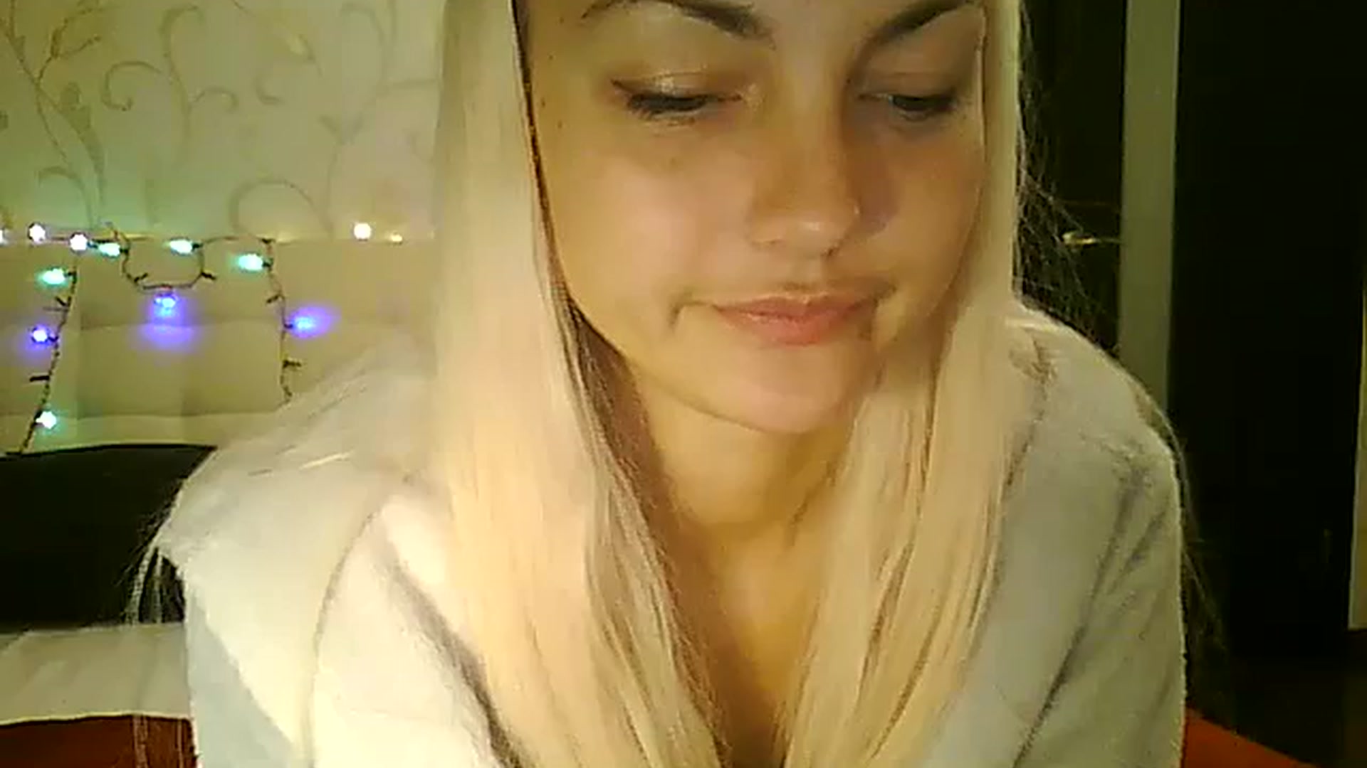 Gallery image thumbnail from AlissaMay's myfreecams stream on, 12/28/2023, 14:27 image 17 of 20
