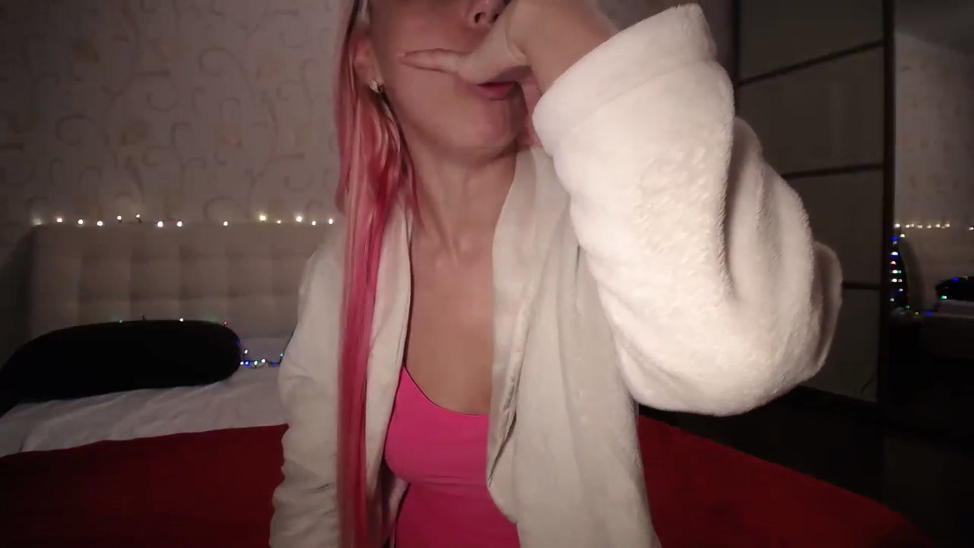 Gallery image thumbnail from AlissaMay's myfreecams stream on, 03/04/2024, 19:25 image 19 of 20