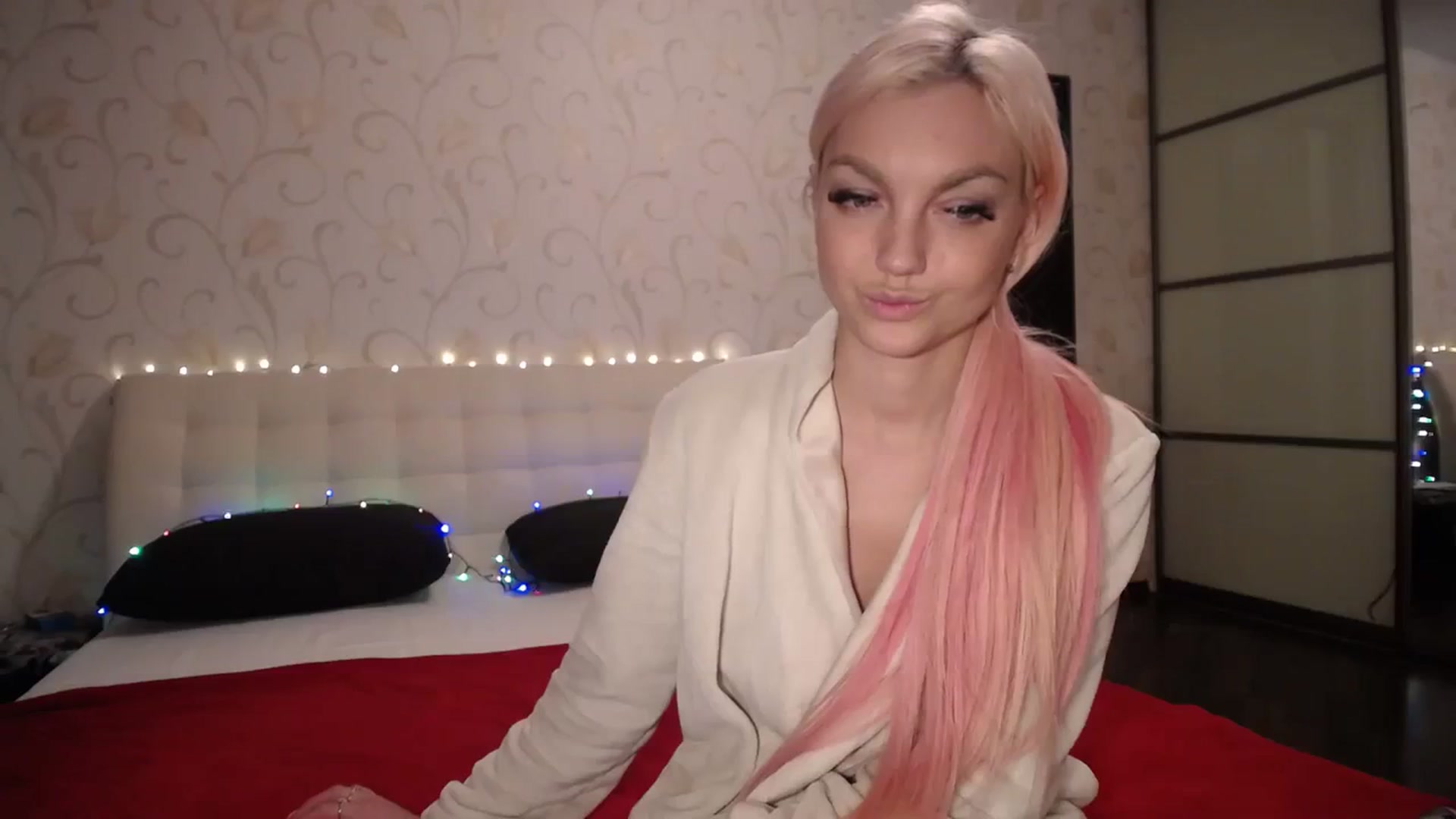 Gallery image thumbnail from AlissaMay's myfreecams stream on, 03/13/2024, 03:06 image 16 of 20