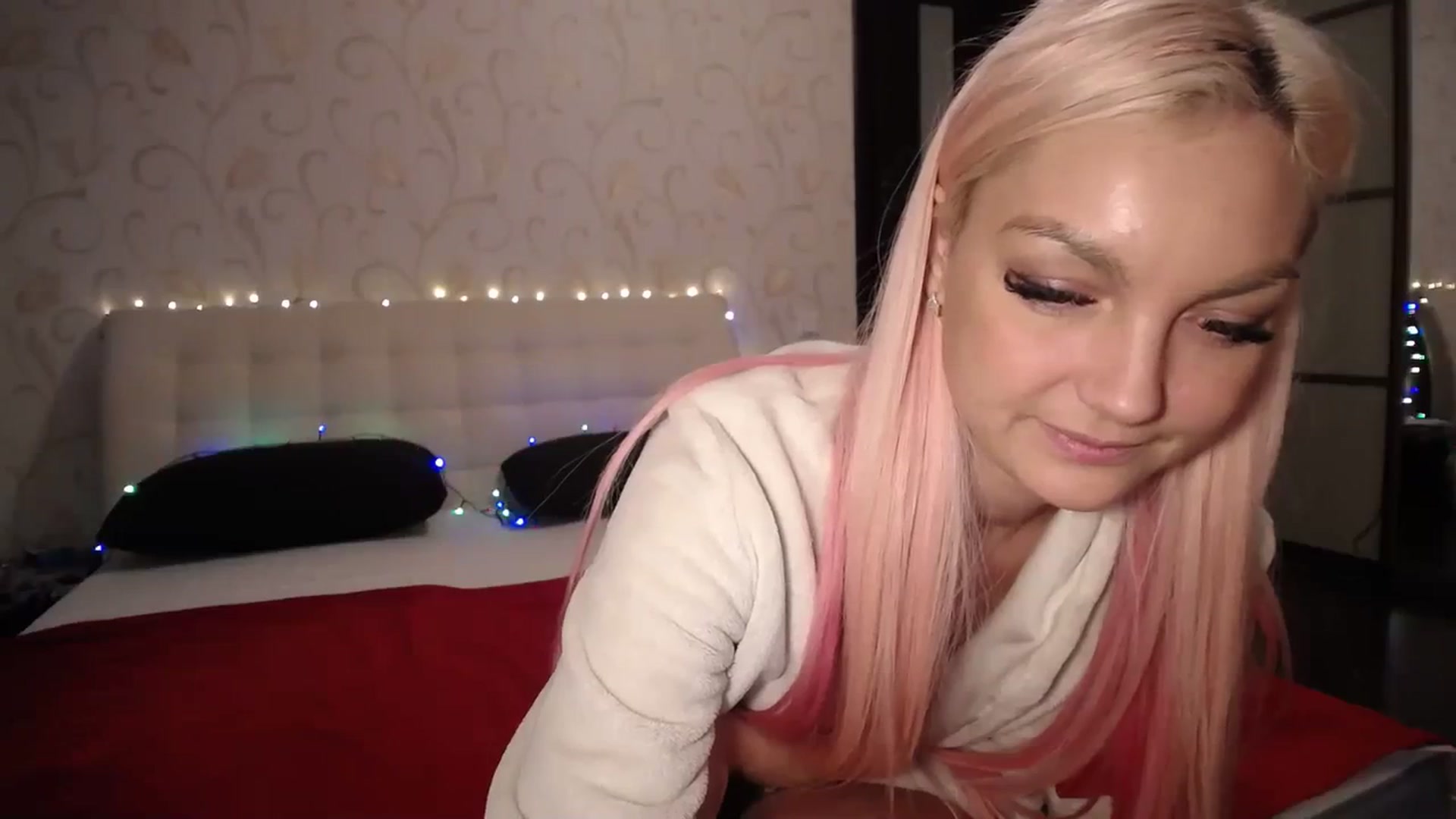 Gallery image thumbnail from AlissaMay's myfreecams stream on, 03/13/2024, 06:57 image 10 of 20
