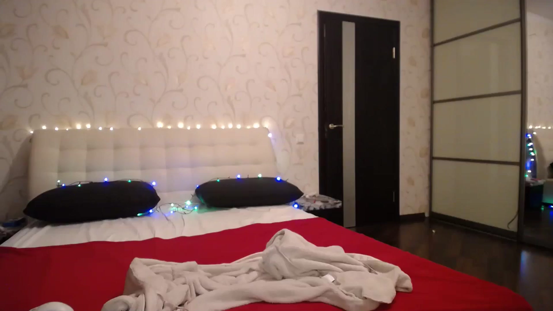Gallery image thumbnail from AlissaMay's myfreecams stream on, 03/21/2024, 19:19 image 13 of 20
