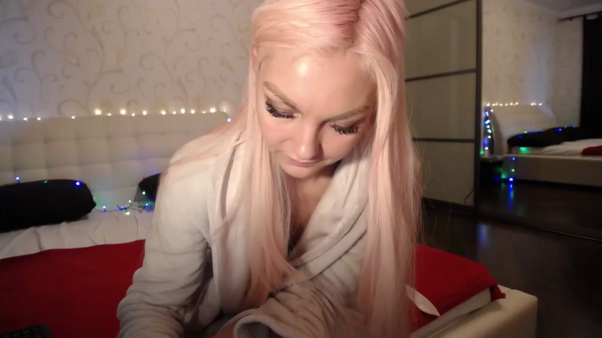 Gallery image thumbnail from AlissaMay's myfreecams stream on, 03/23/2024, 15:21 image 9 of 20