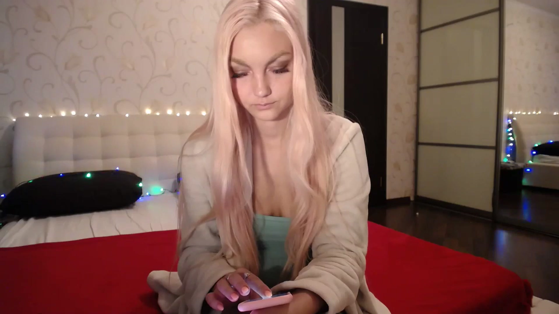 Gallery image thumbnail from AlissaMay's myfreecams stream on, 03/28/2024, 16:25 image 4 of 20