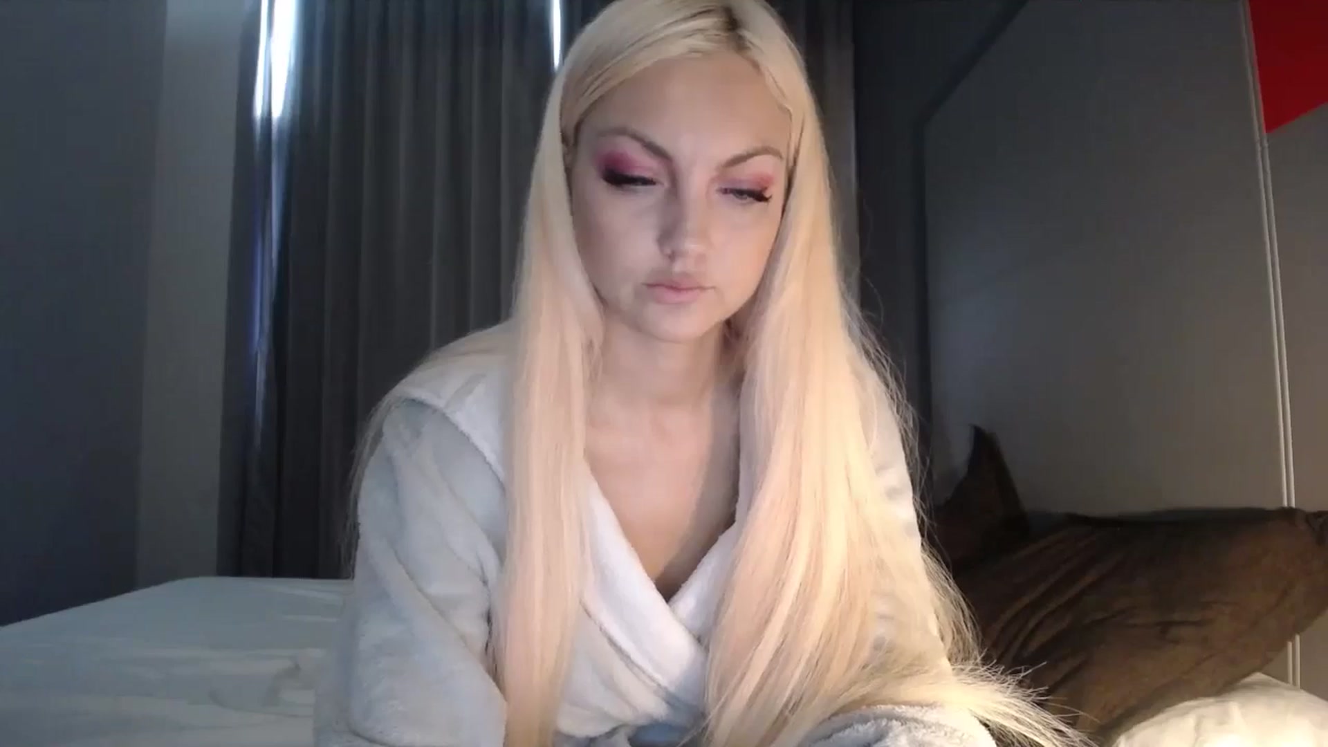 Gallery image thumbnail from AlissaMay's myfreecams stream on, 04/27/2024, 09:58 image 14 of 20