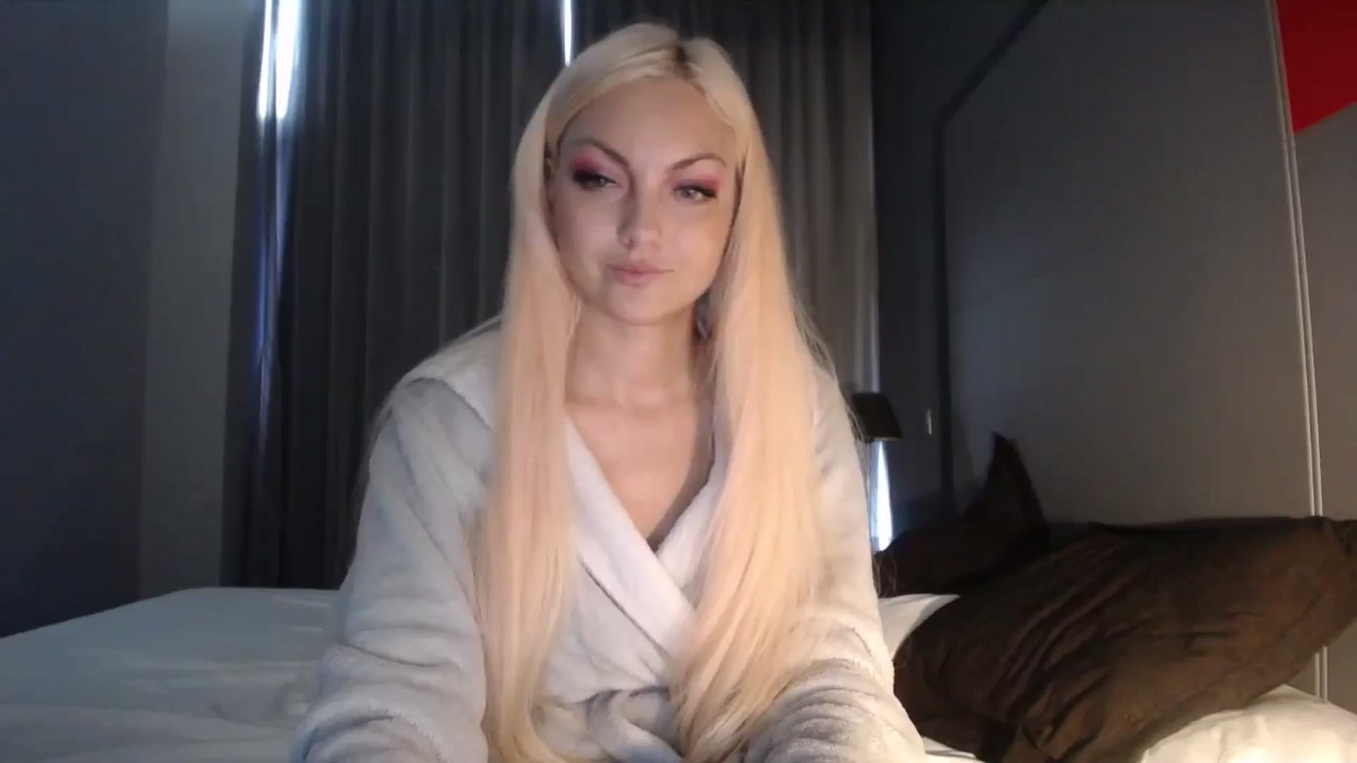 Gallery image thumbnail from AlissaMay's myfreecams stream on, 04/27/2024, 09:58 image 17 of 20