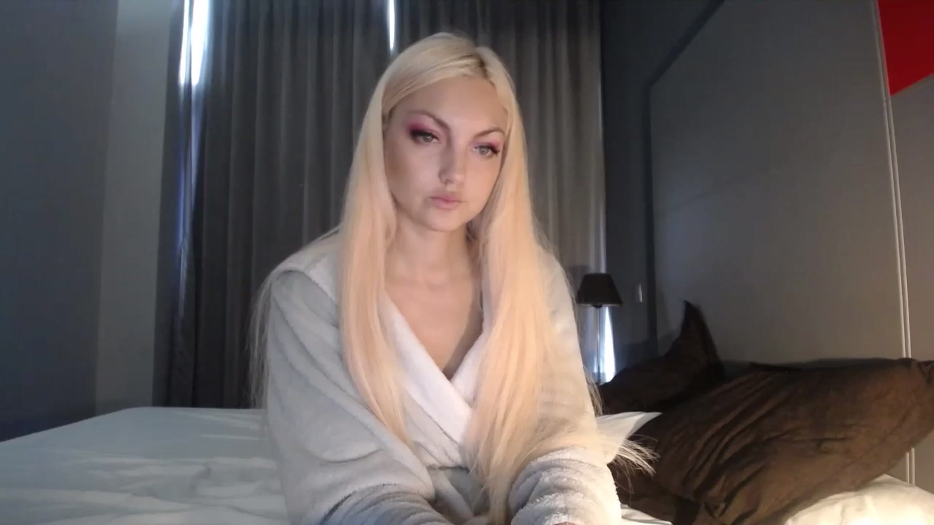 Gallery image thumbnail from AlissaMay's myfreecams stream on, 04/27/2024, 09:58 image 15 of 20