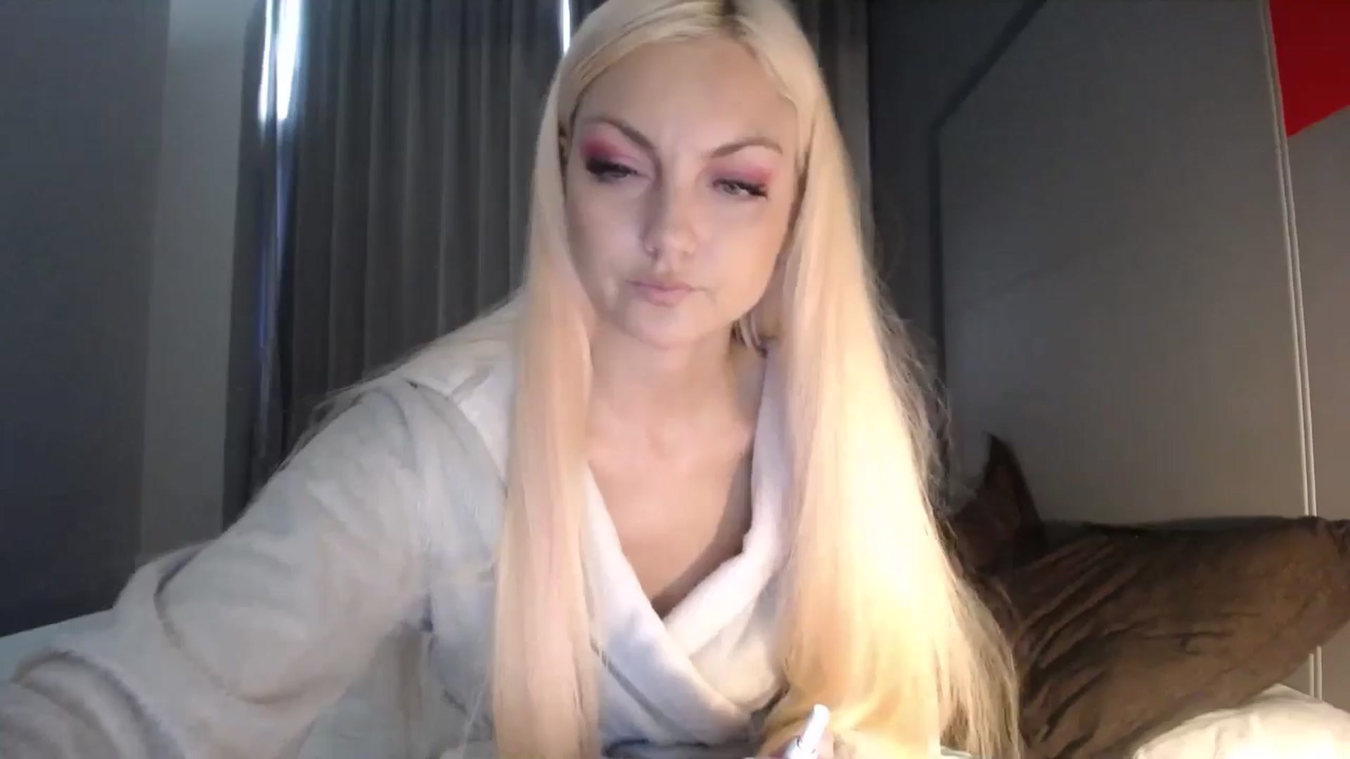 Gallery image thumbnail from AlissaMay's myfreecams stream on, 04/27/2024, 09:58 image 8 of 20