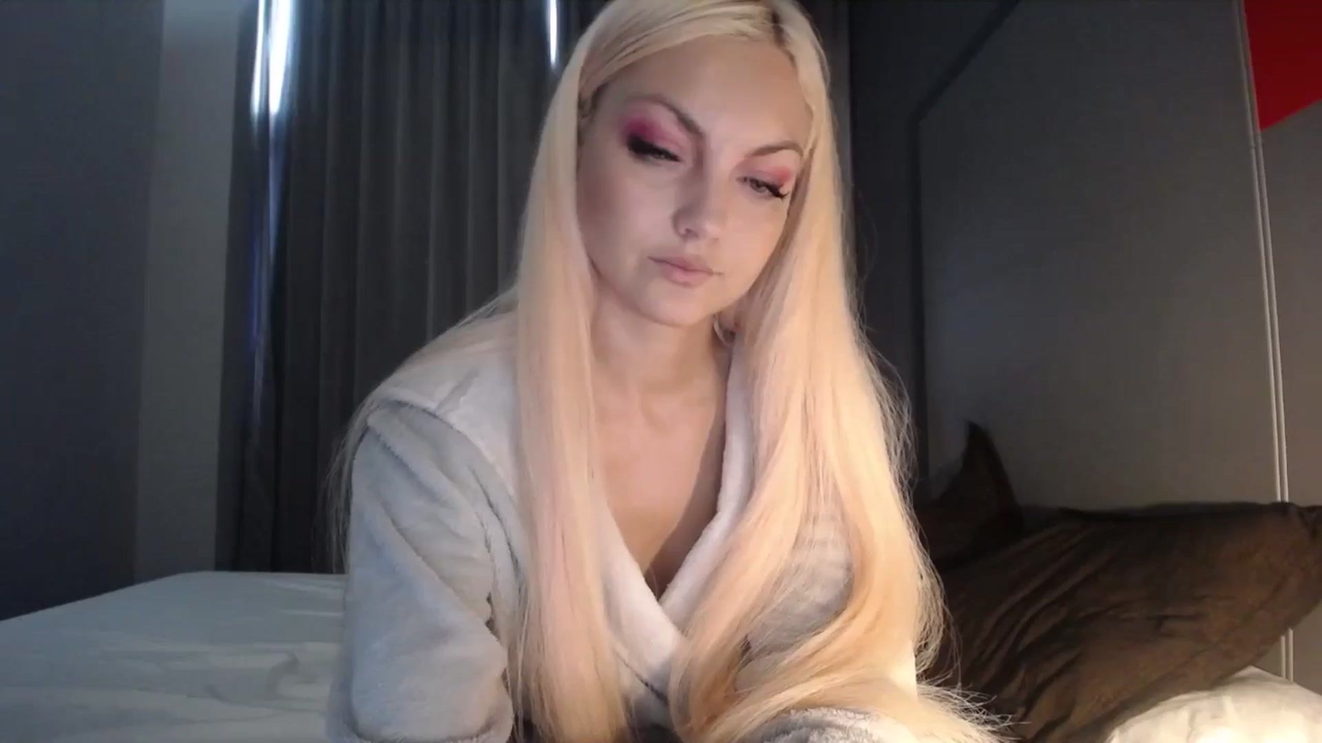Gallery image thumbnail from AlissaMay's myfreecams stream on, 04/27/2024, 09:58 image 10 of 20