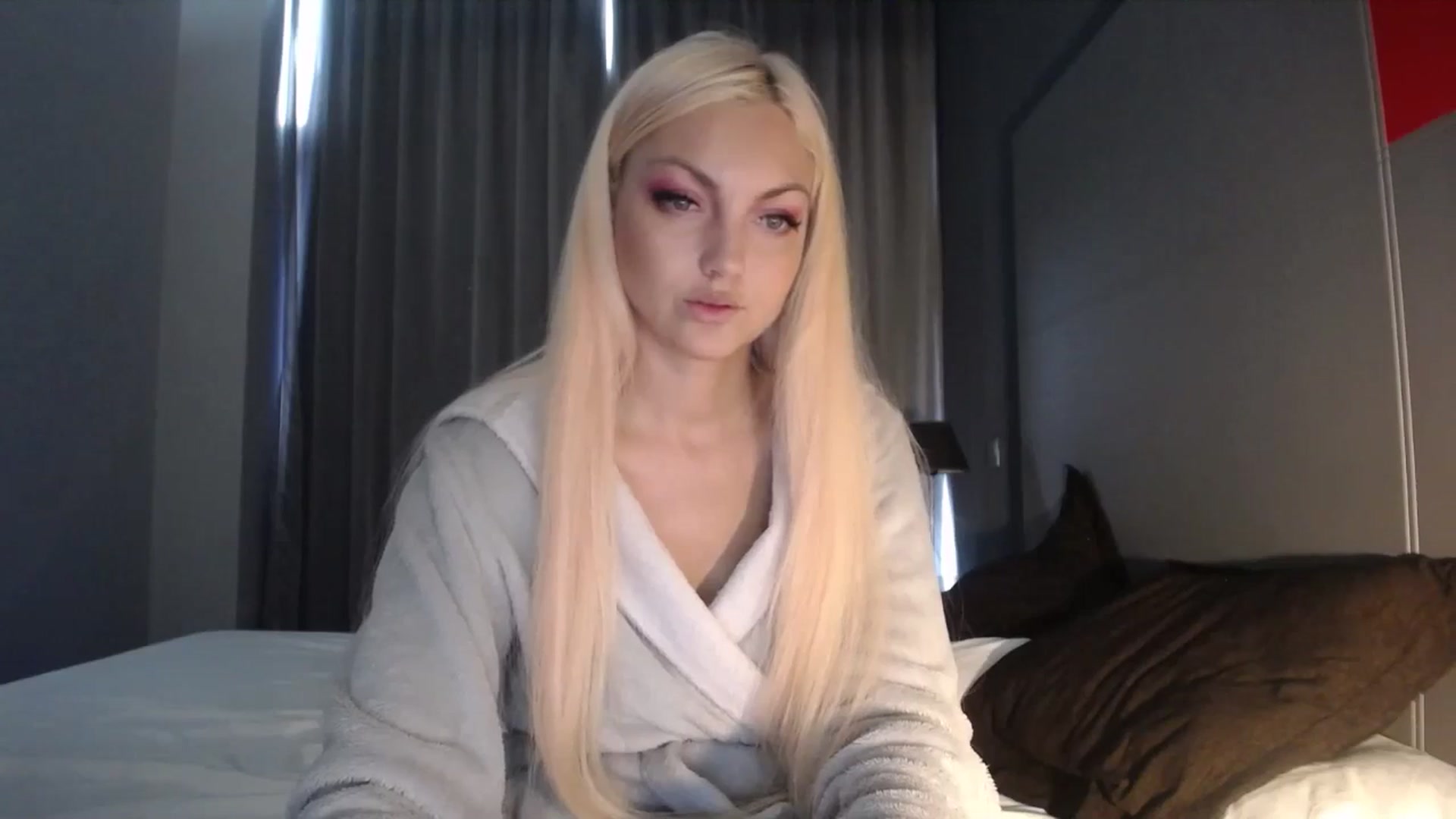 Gallery image thumbnail from AlissaMay's myfreecams stream on, 04/27/2024, 09:58 image 16 of 20