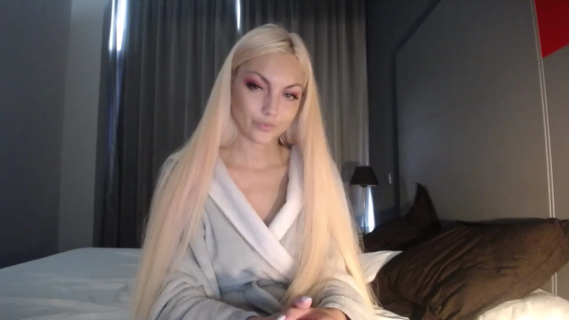 Gallery image thumbnail from AlissaMay's myfreecams stream on, 04/27/2024, 09:58 image 4 of 20