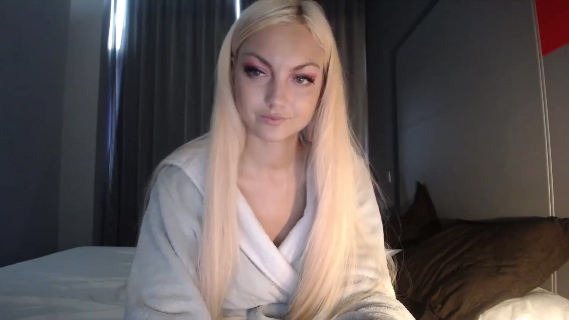 Gallery image thumbnail from AlissaMay's myfreecams stream on, 04/27/2024, 09:58 image 18 of 20