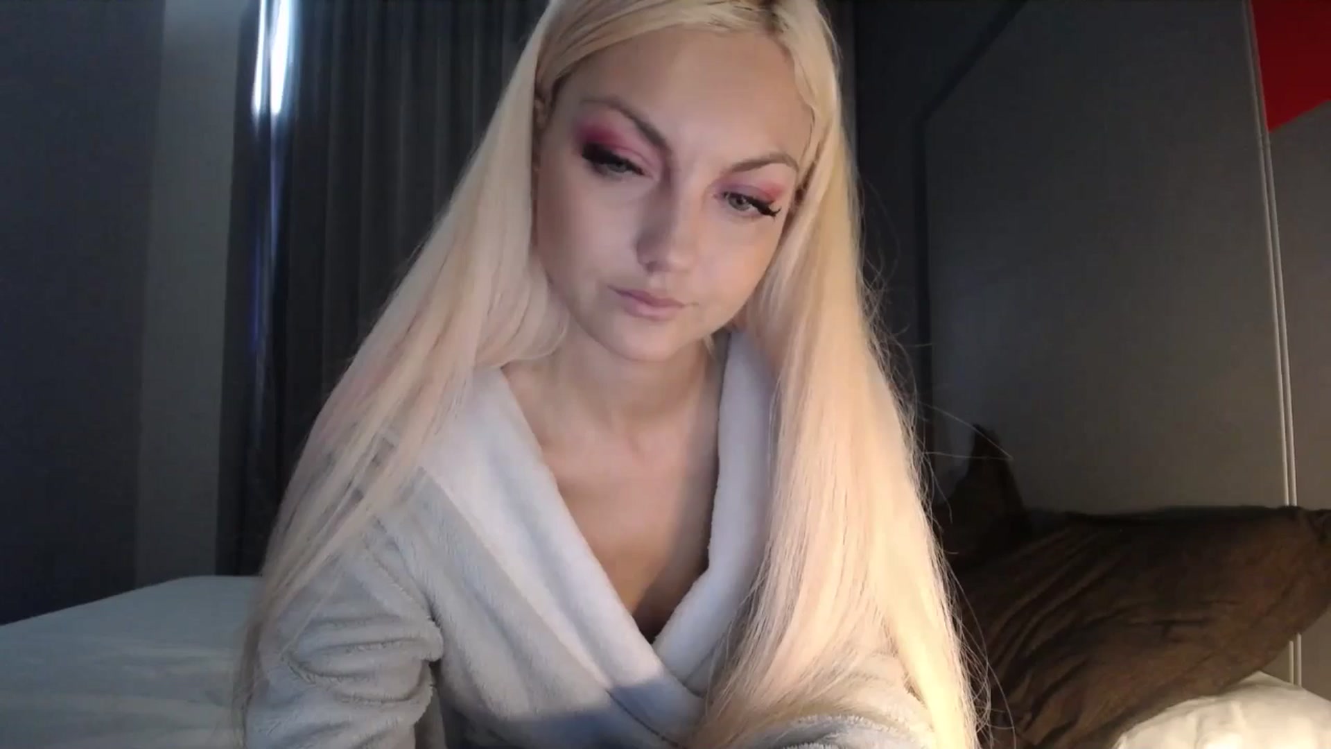 Gallery image thumbnail from AlissaMay's myfreecams stream on, 04/27/2024, 09:58 image 1 of 20