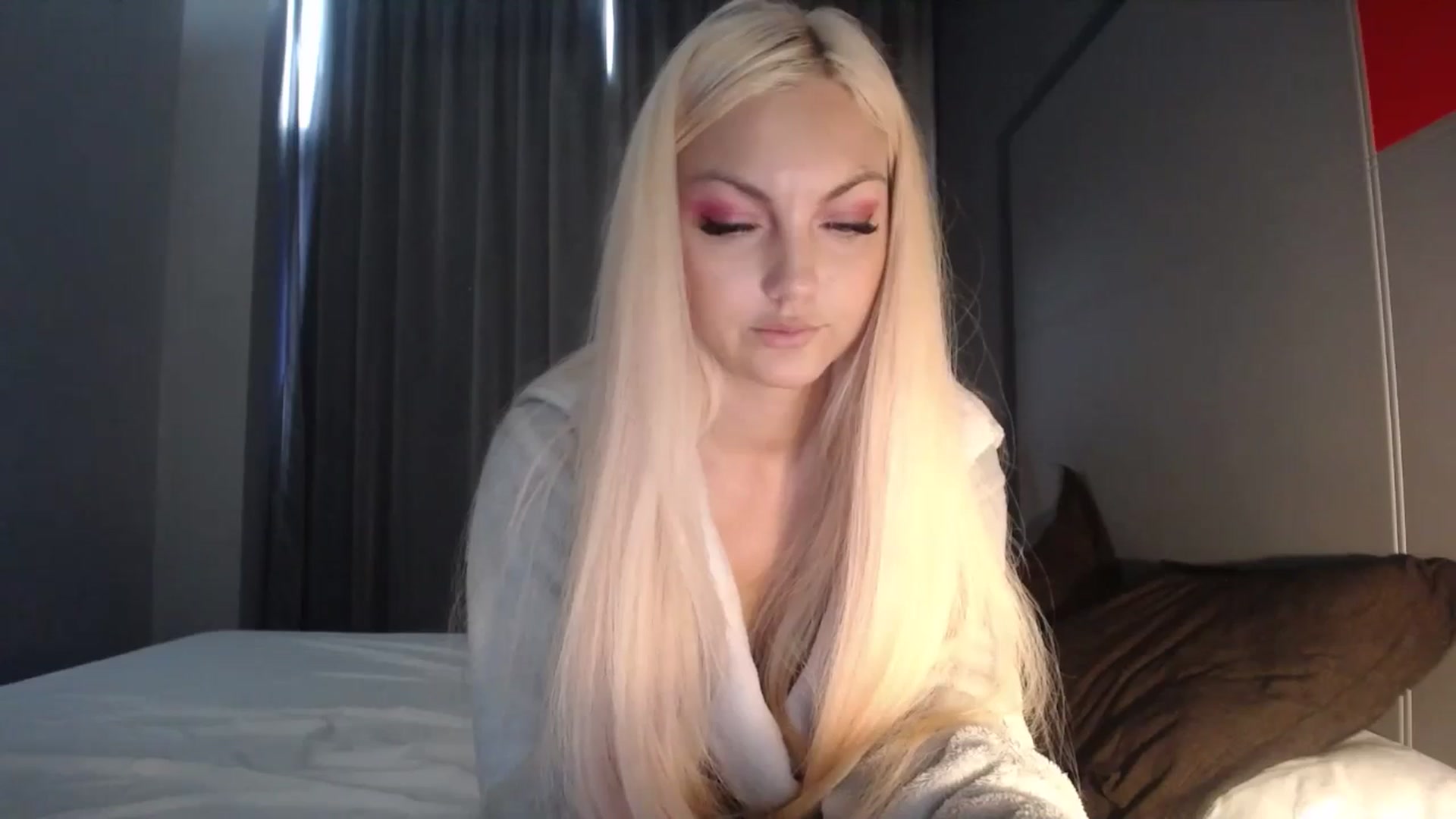 Gallery image thumbnail from AlissaMay's myfreecams stream on, 04/27/2024, 10:26 image 8 of 20