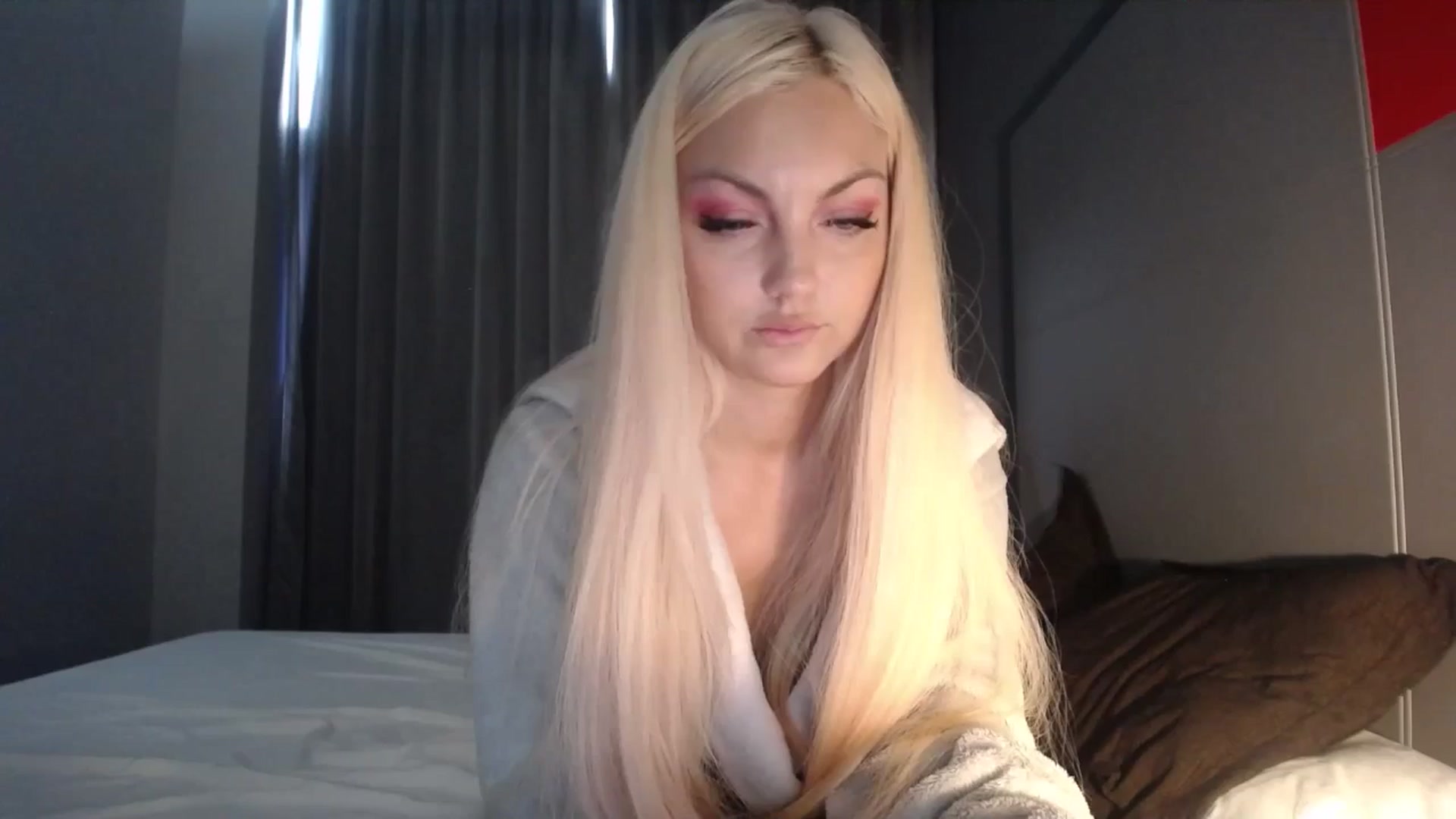 Gallery image thumbnail from AlissaMay's myfreecams stream on, 04/27/2024, 10:26 image 9 of 20