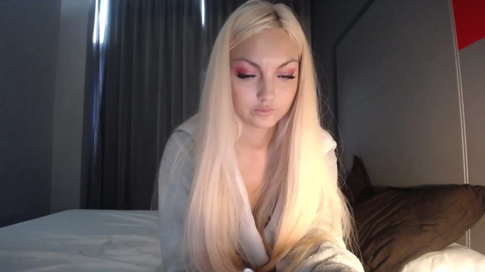 Gallery image thumbnail from AlissaMay's myfreecams stream on, 04/27/2024, 10:26 image 5 of 20