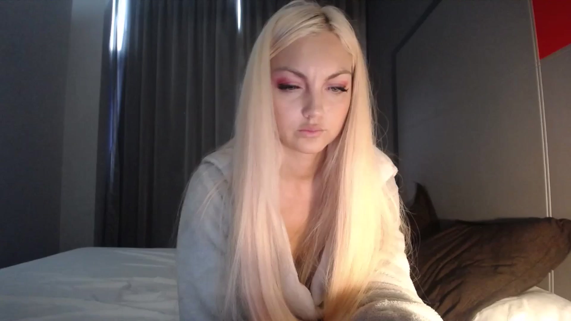 Gallery image thumbnail from AlissaMay's myfreecams stream on, 04/27/2024, 10:26 image 17 of 20