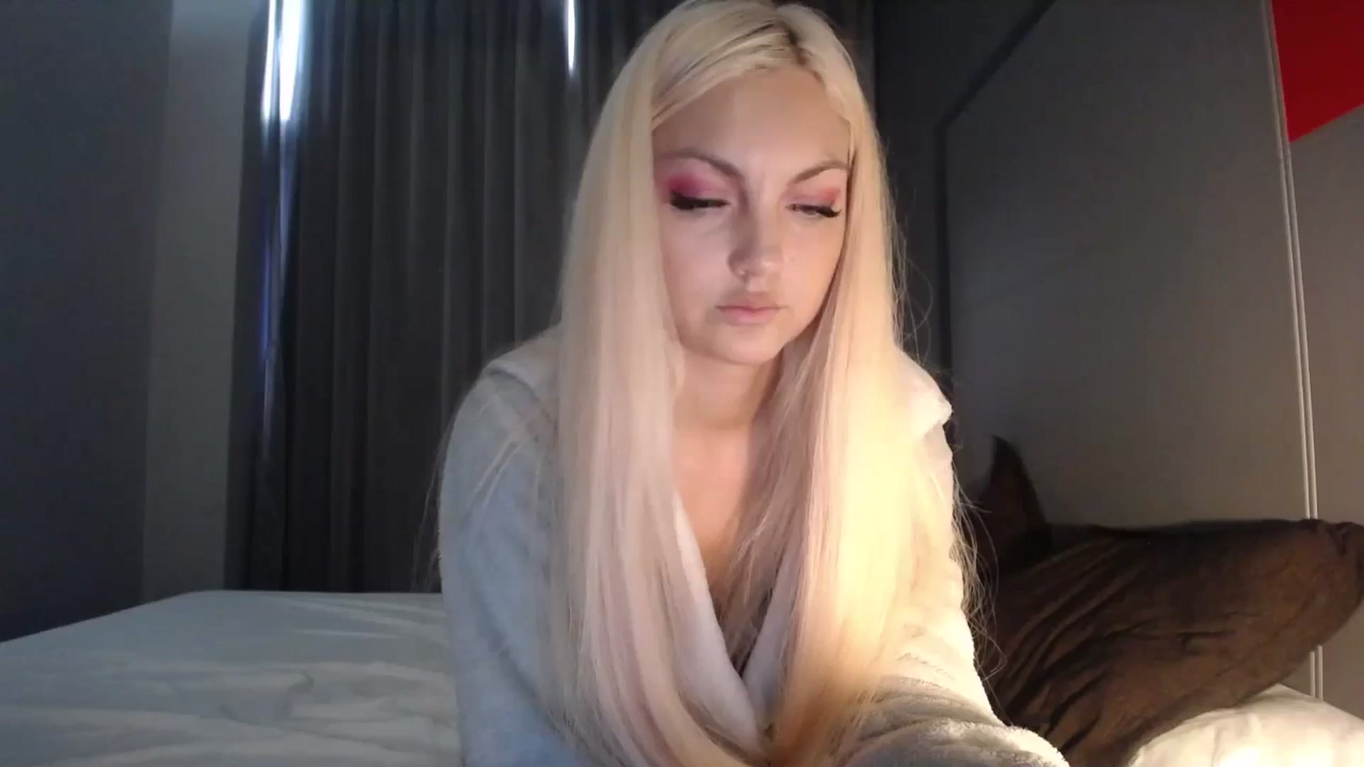 Gallery image thumbnail from AlissaMay's myfreecams stream on, 04/27/2024, 10:26 image 15 of 20